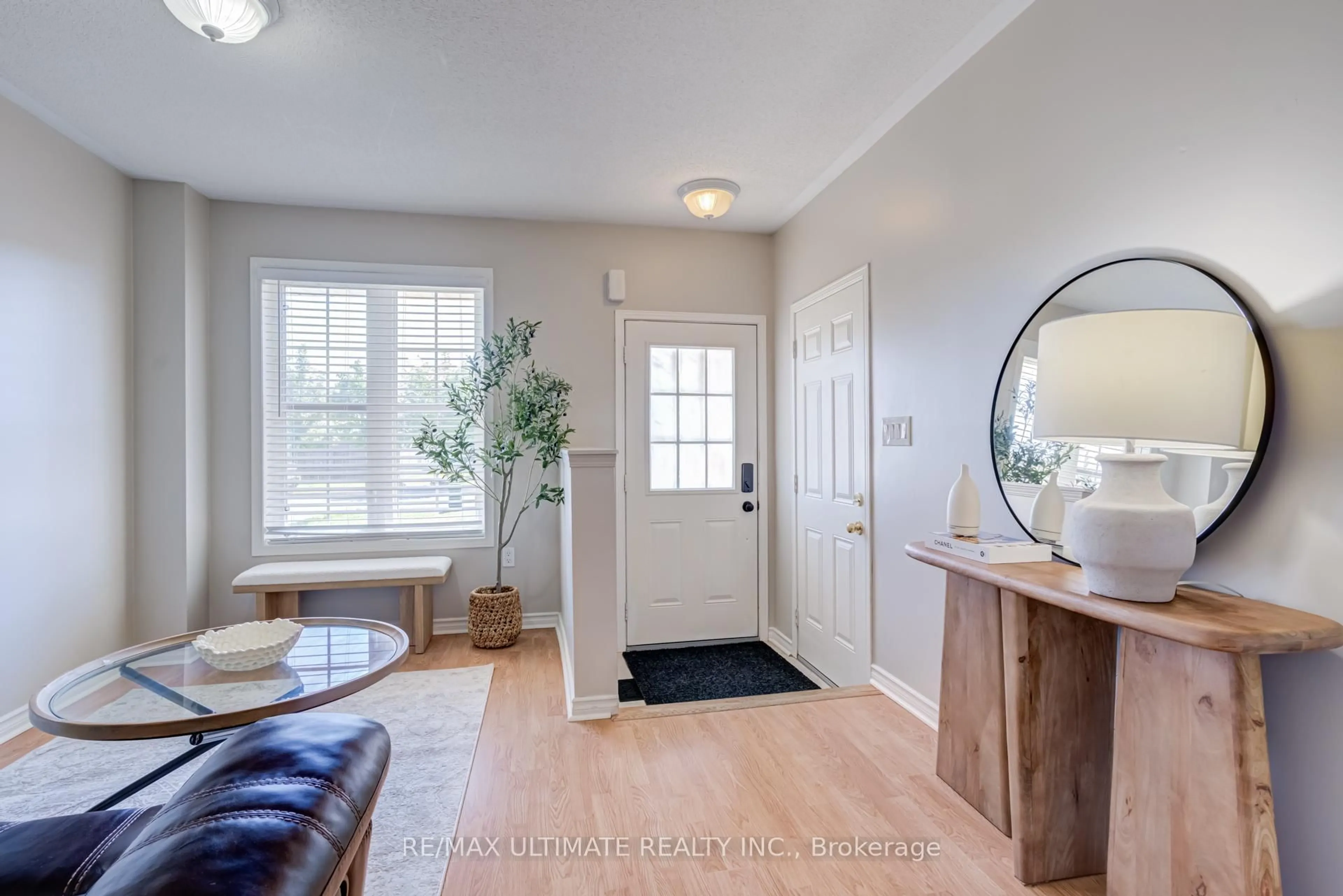 Indoor entryway for 33 McCann Lane, Essa Ontario L0M 1B4