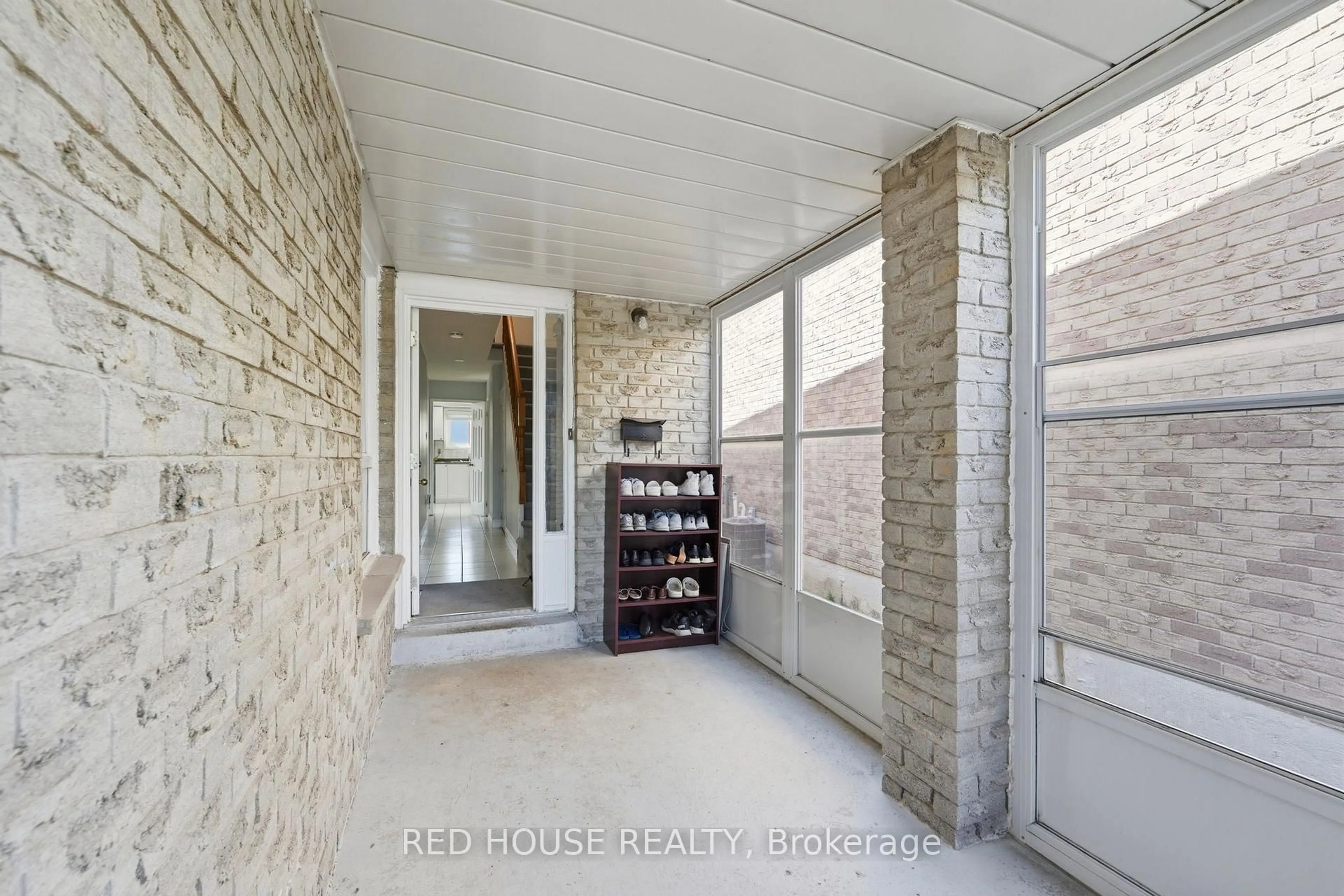 Indoor entryway for 52 Terrosa Rd, Markham Ontario L3S 2M7