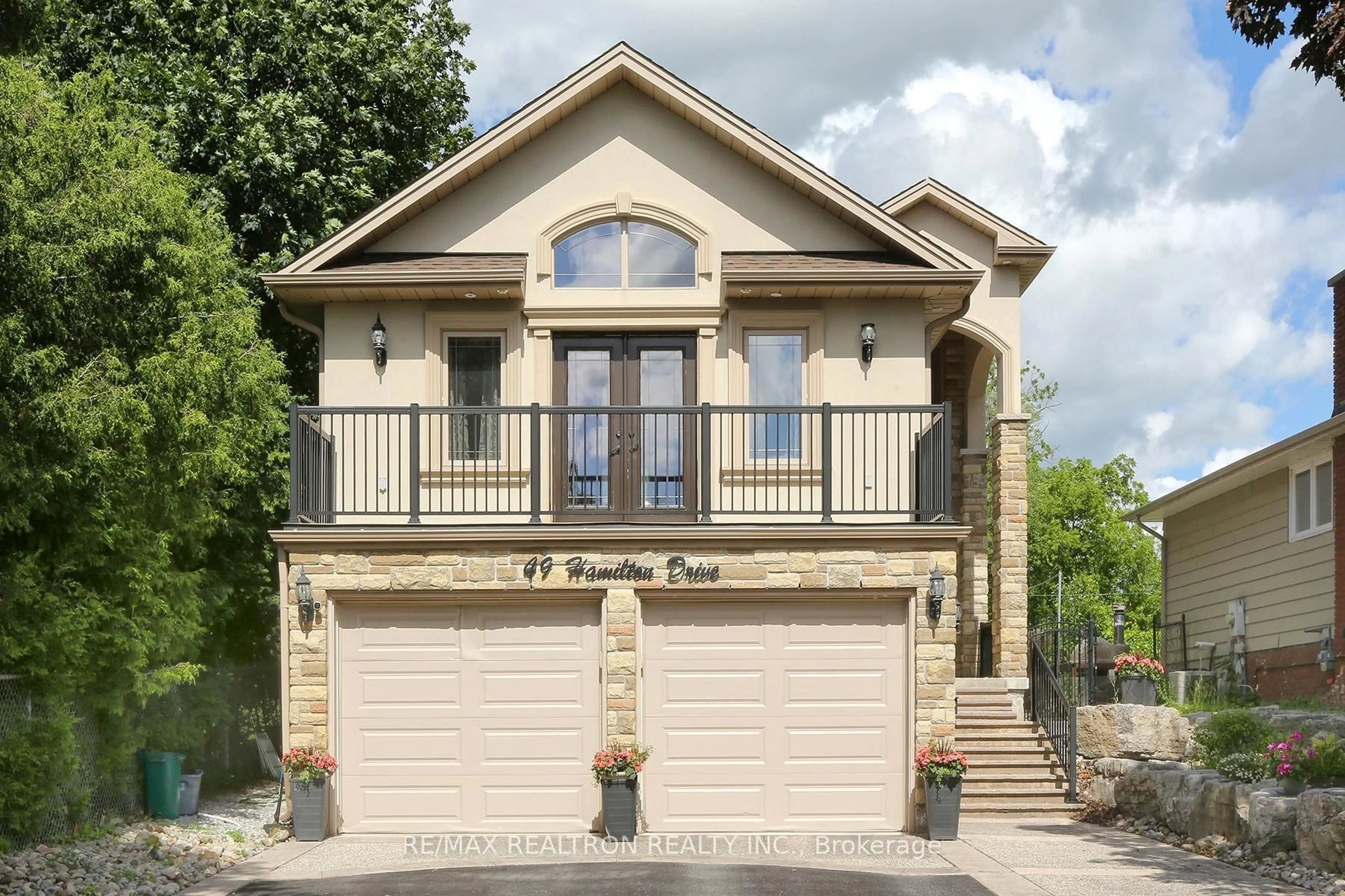 Unknown for 49 Hamilton Dr, Newmarket Ontario L3Y 3E7