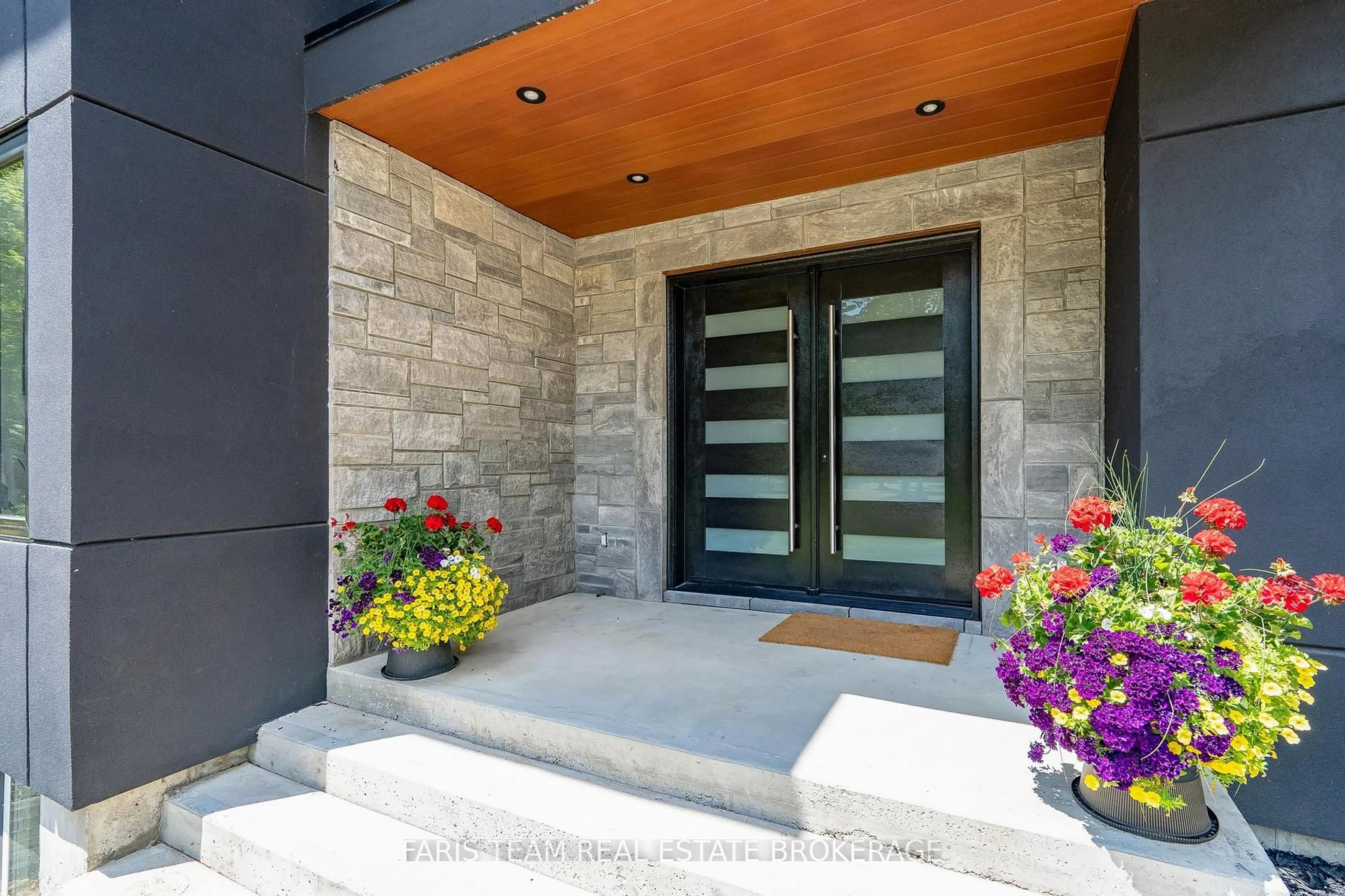 Indoor entryway for 8418 Tosorontio 20th Sdrd, Adjala-Tosorontio Ontario L0M 1M0