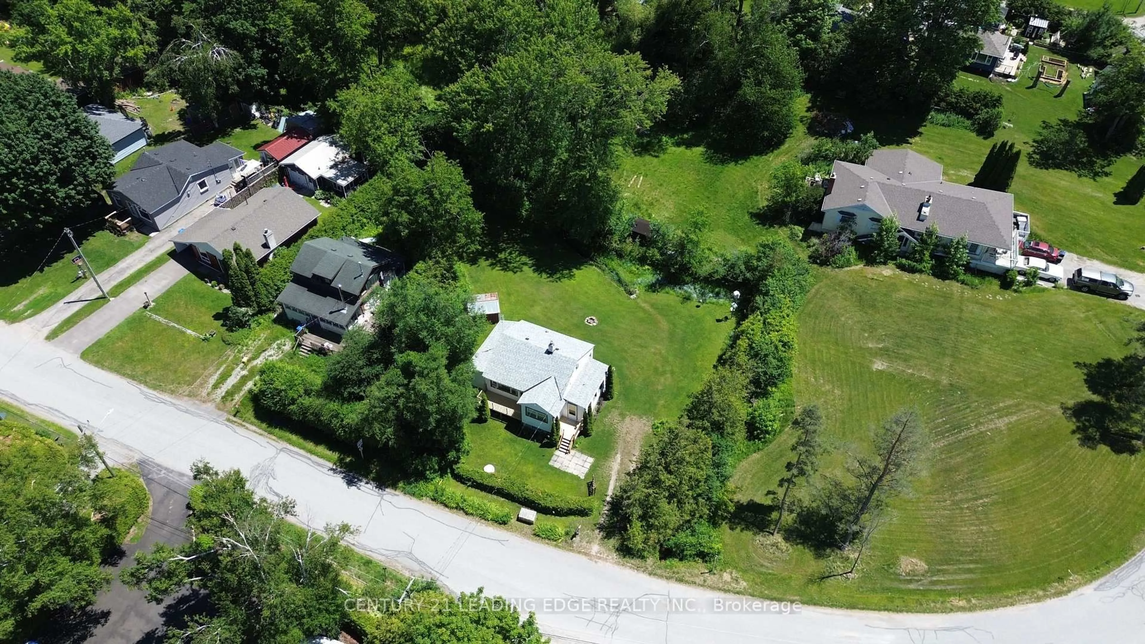 A pic from outside/outdoor area/front of a property/back of a property/a pic from drone, street for 101 Clovelly Cove, Georgina Ontario L0E 1E0