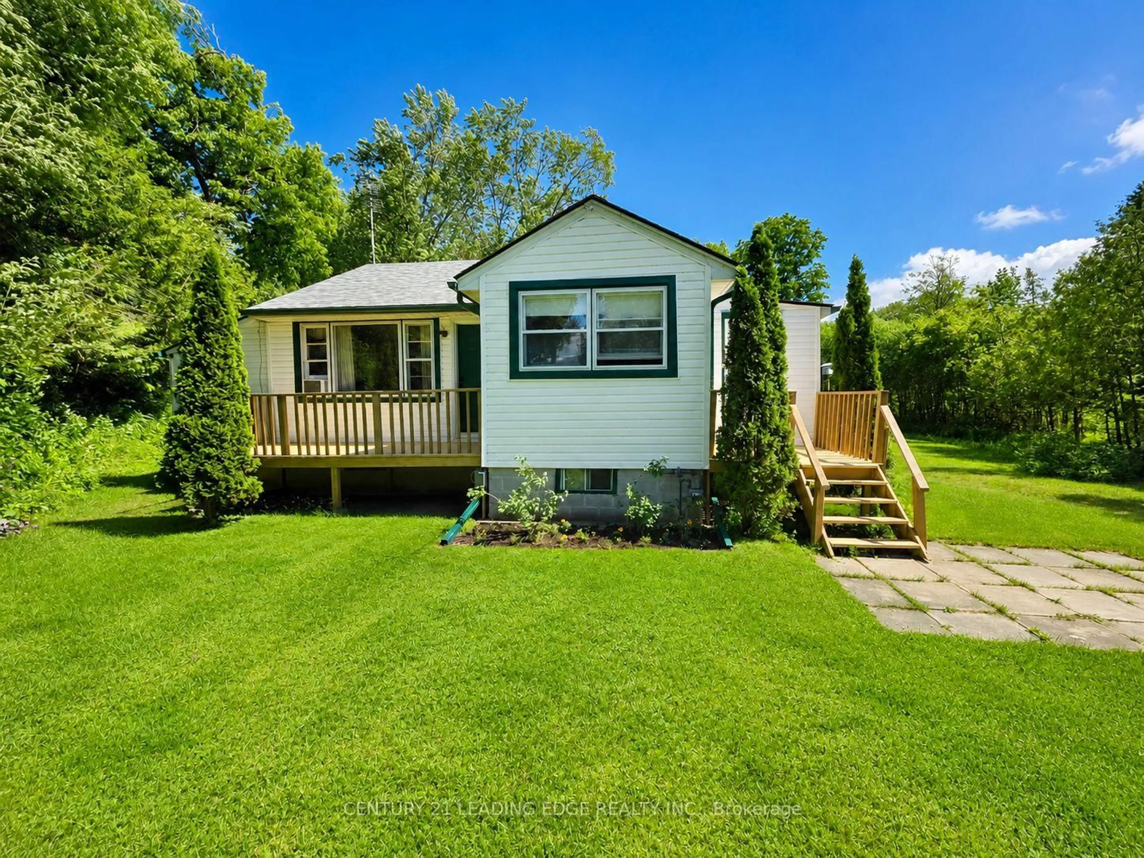 A pic from outside/outdoor area/front of a property/back of a property/a pic from drone, unknown for 101 Clovelly Cove, Georgina Ontario L0E 1E0