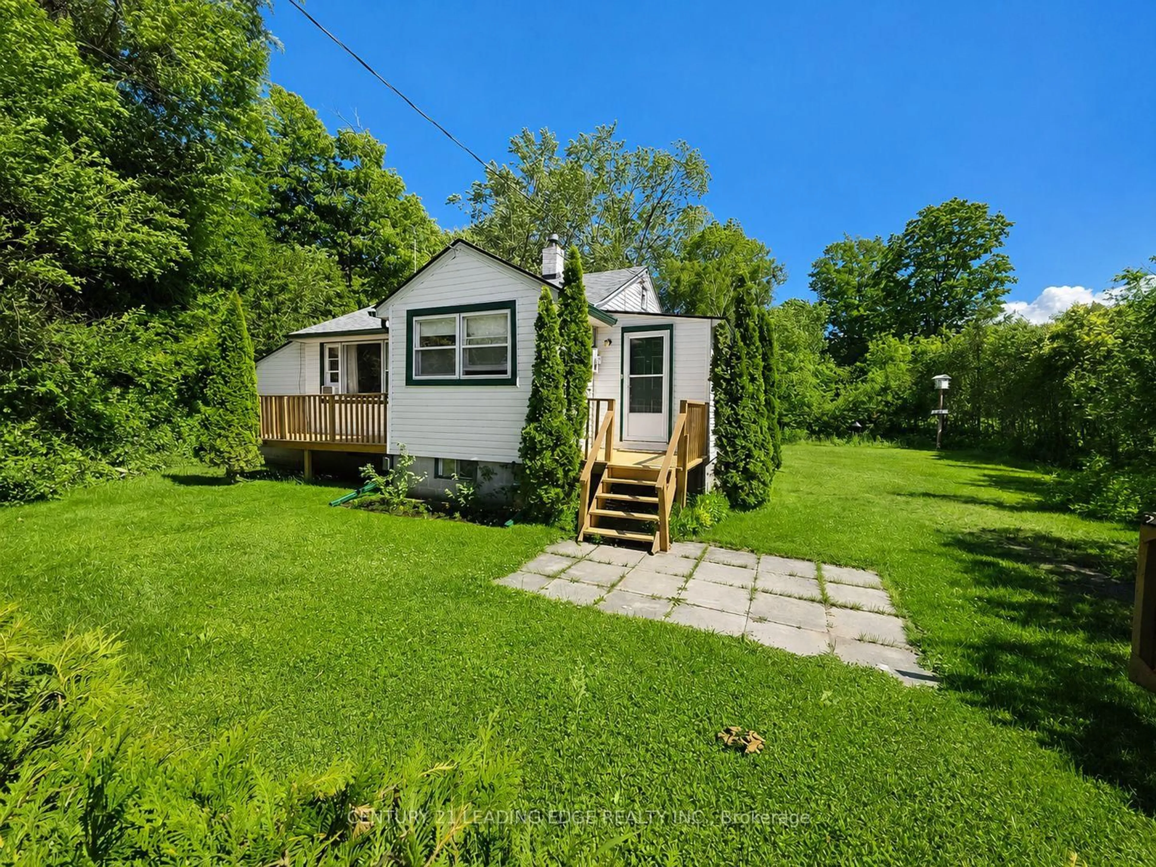 A pic from outside/outdoor area/front of a property/back of a property/a pic from drone, unknown for 101 Clovelly Cove, Georgina Ontario L0E 1E0