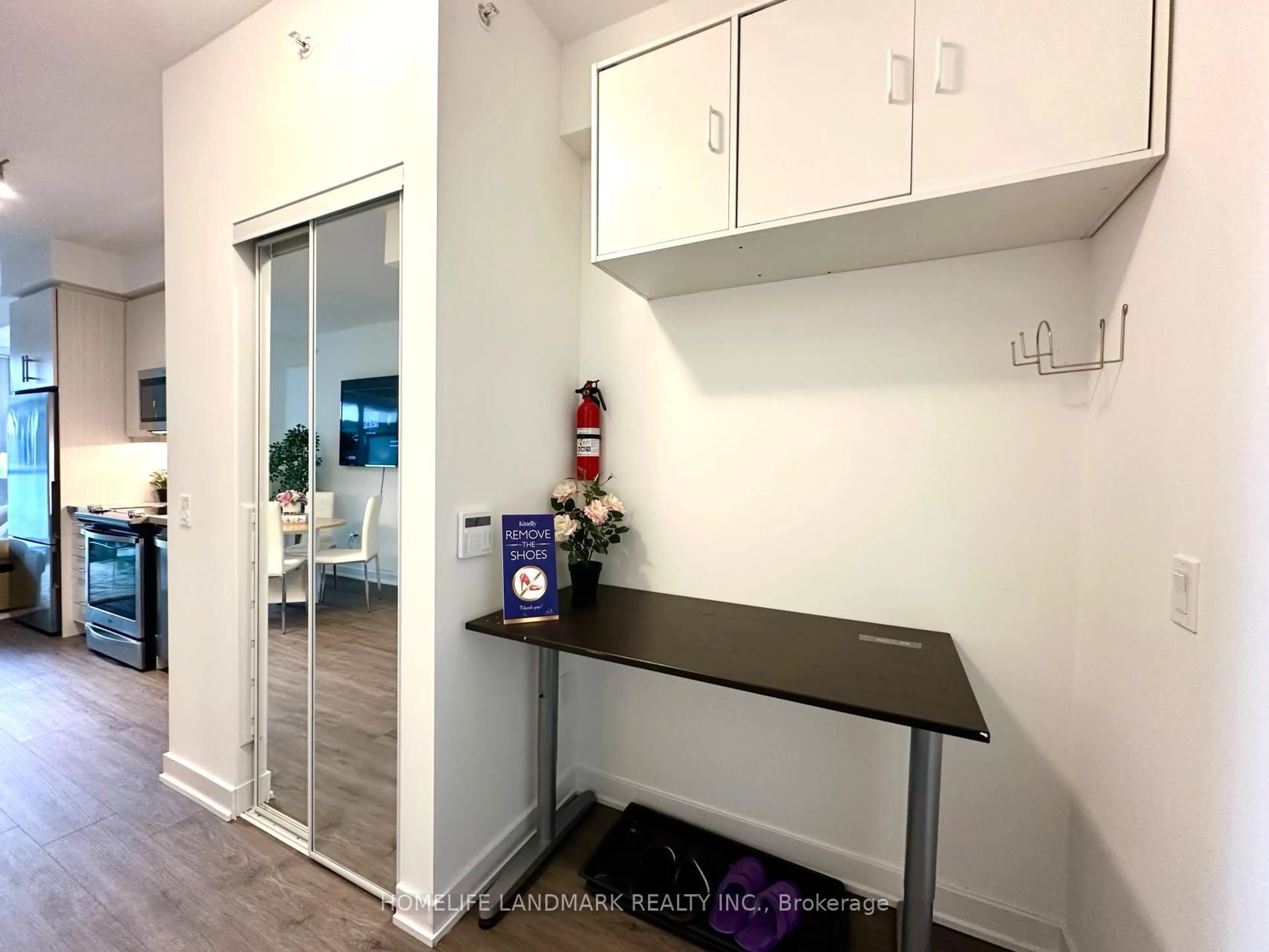 Unknown for 85 Oneida Cres #813, Richmond Hill Ontario L4B 0H4