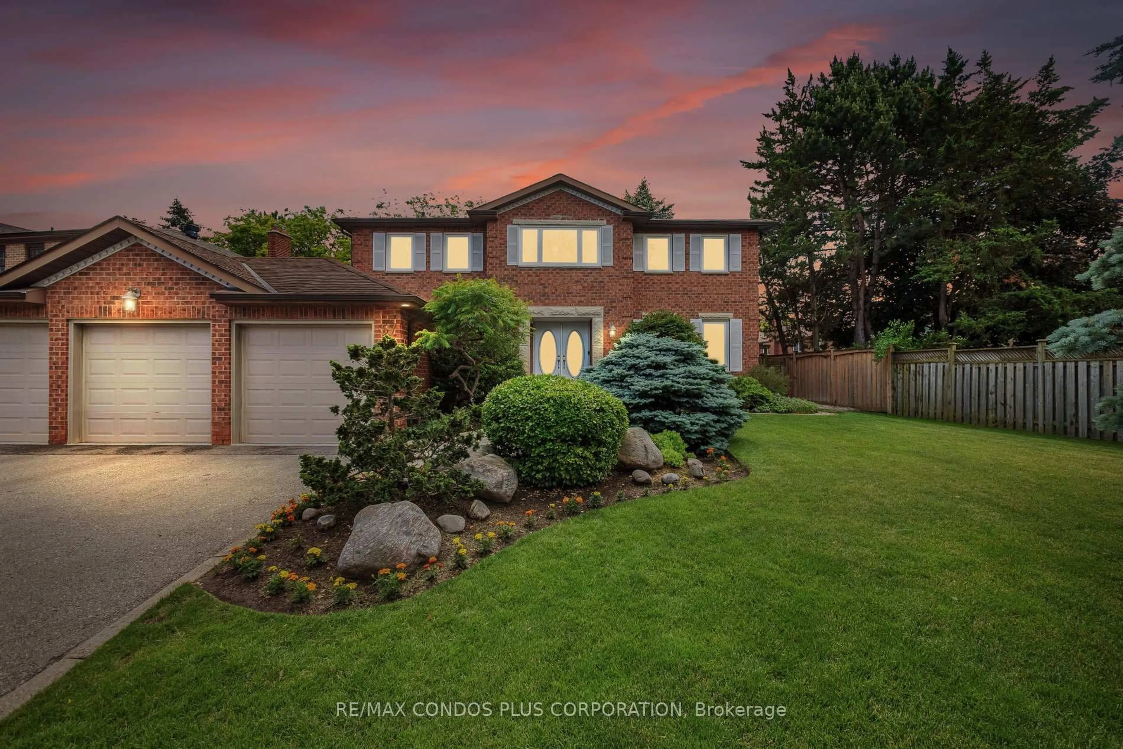 A pic from outside/outdoor area/front of a property/back of a property/a pic from drone, street for 57 Delhi Cres, Markham Ontario L3R 4J5