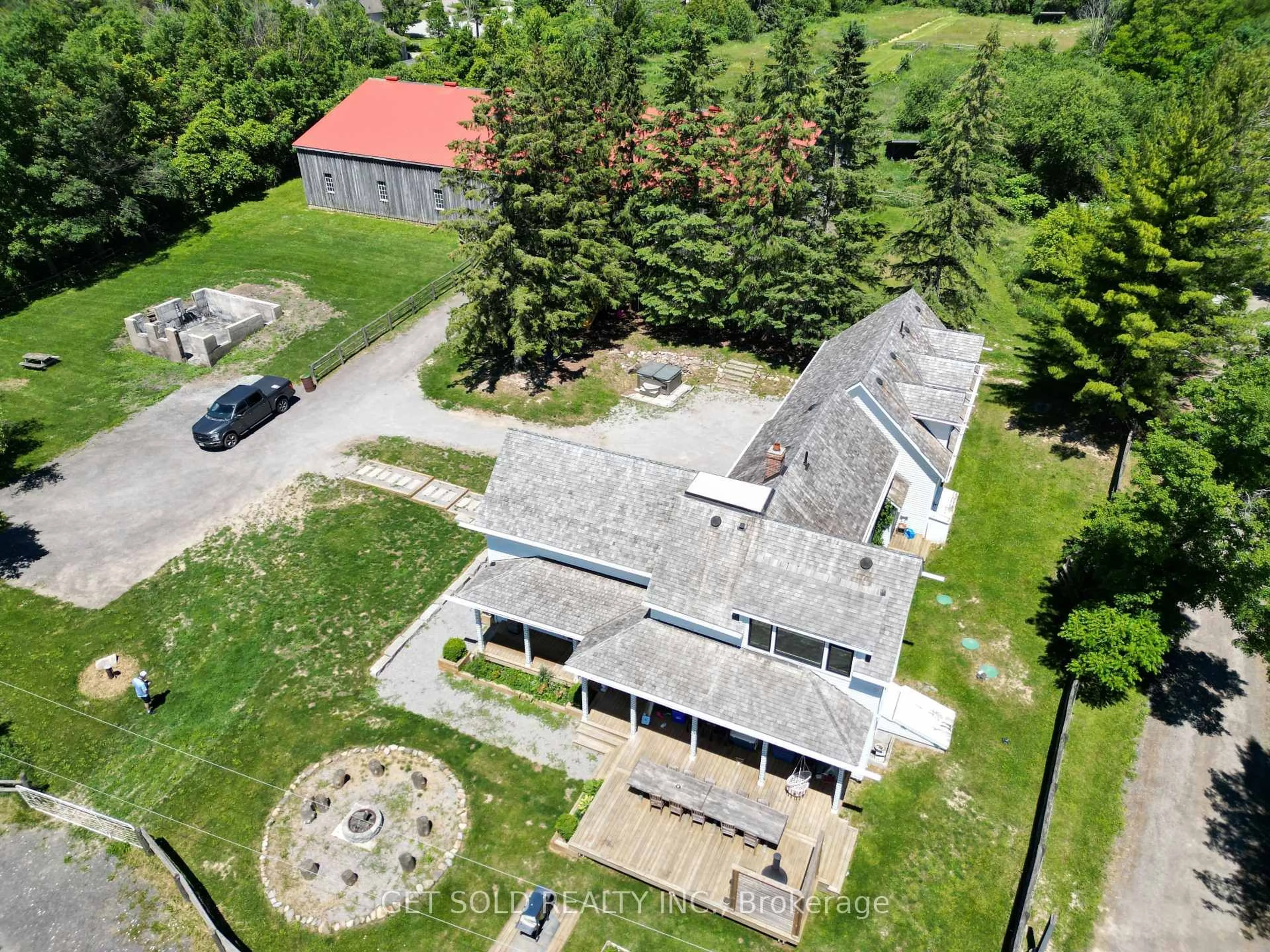 A pic from outside/outdoor area/front of a property/back of a property/a pic from drone, building for 14059 McCowan Rd, Whitchurch-Stouffville Ontario L4A 3T2