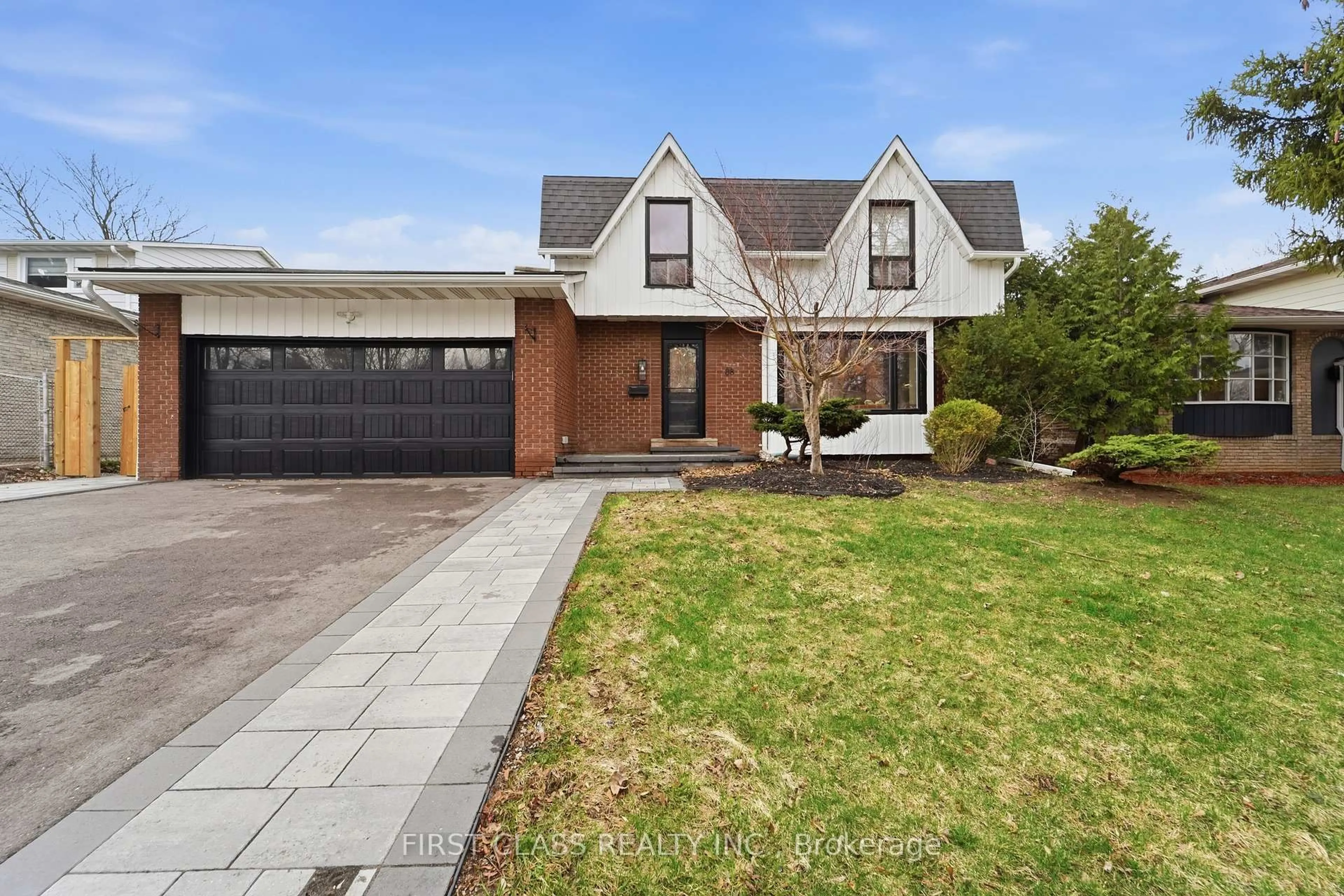 A pic from outside/outdoor area/front of a property/back of a property/a pic from drone, street for 88 Dawn Hill Tr, Markham Ontario L3T 3B3