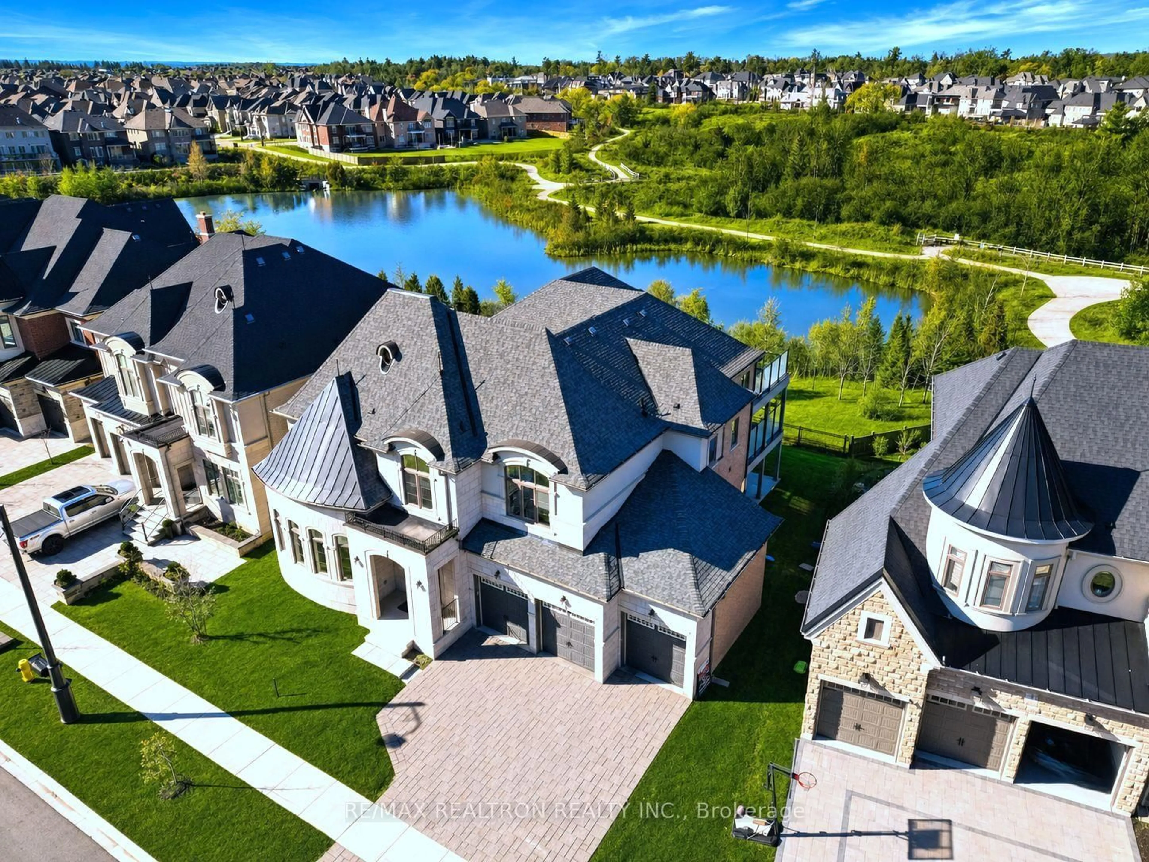 A pic from outside/outdoor area/front of a property/back of a property/a pic from drone, water/lake/river/ocean view for 52 Rolling Green Crt, Vaughan Ontario L4H 4K7
