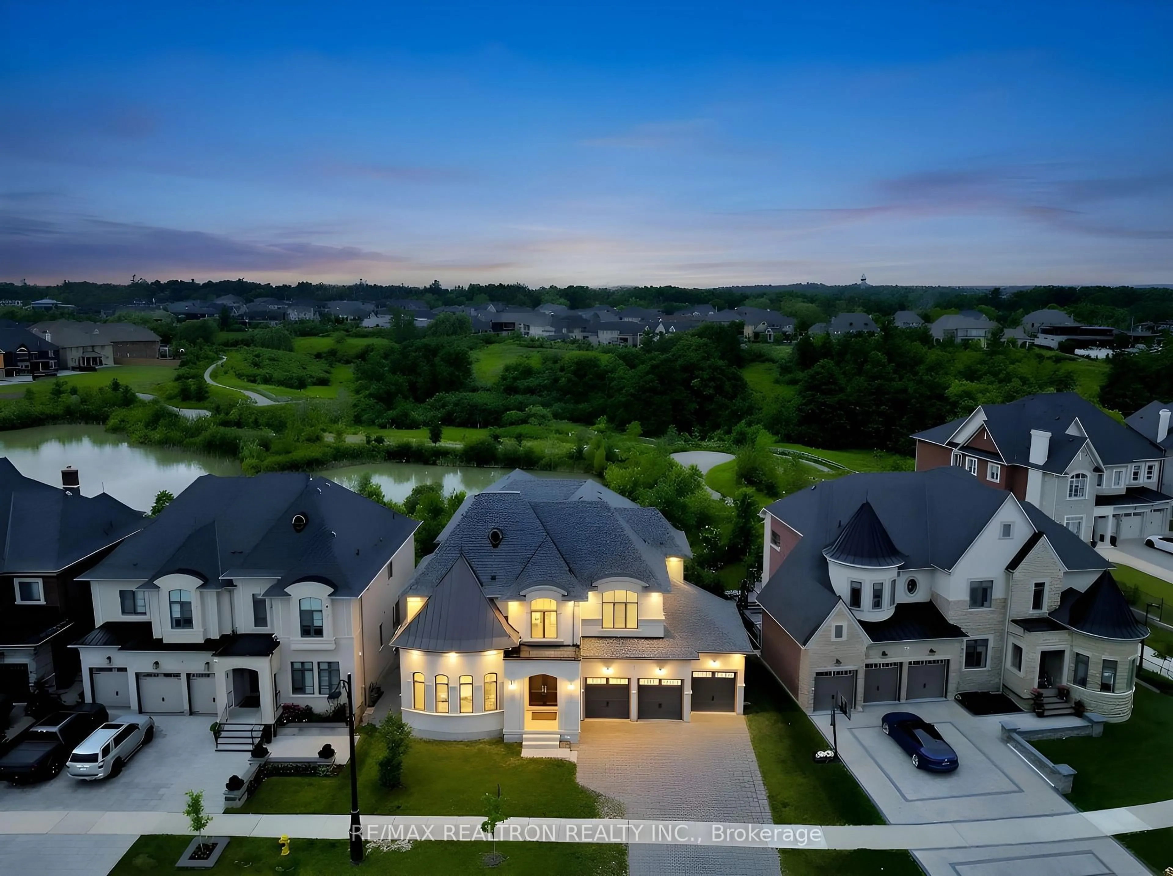 A pic from outside/outdoor area/front of a property/back of a property/a pic from drone, street for 52 Rolling Green Crt, Vaughan Ontario L4H 4K7