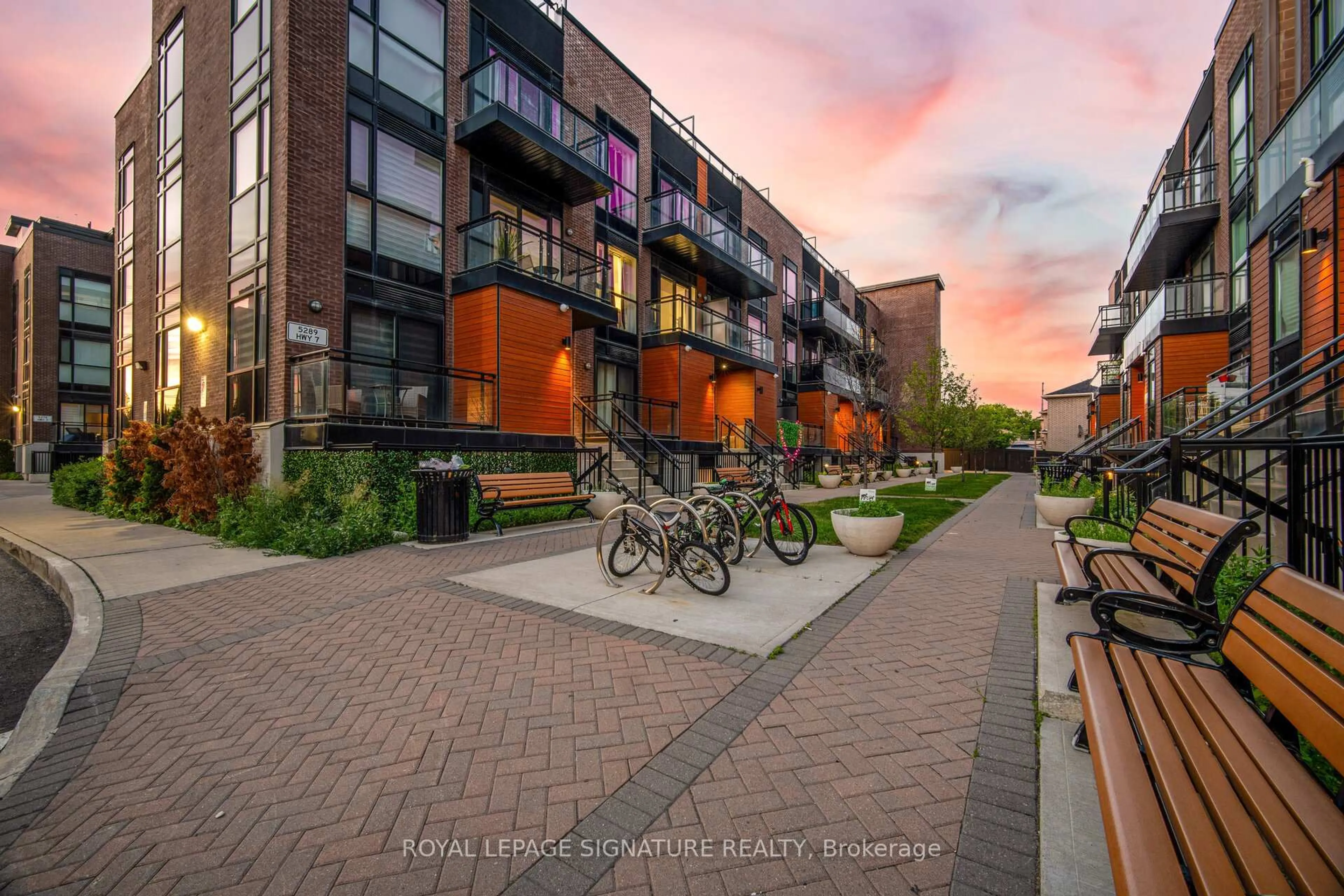 Patio, street for 5289 Highway 7 #D-603, Vaughan Ontario L4L 0J1