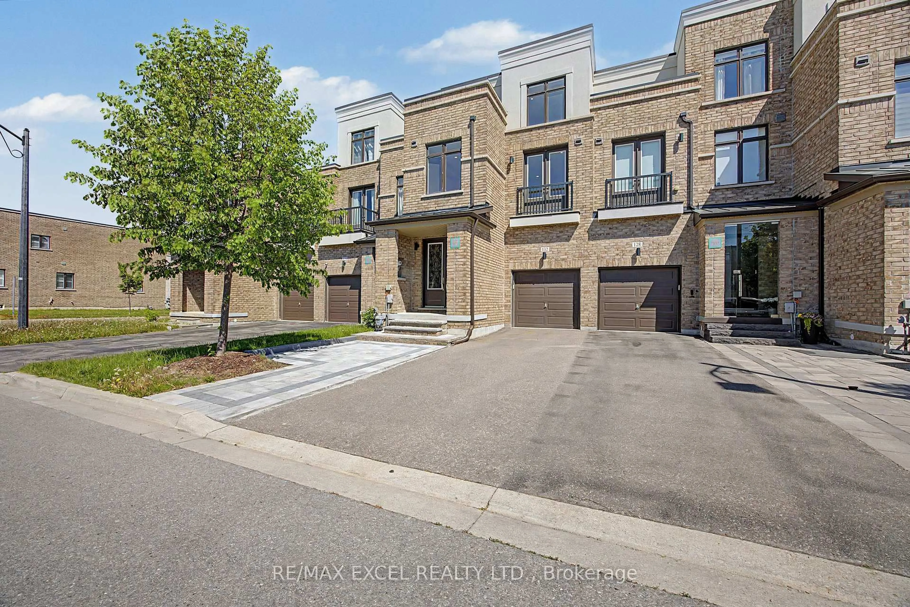 Unknown for 132 Elyse Crt, Aurora Ontario L4G 2C9