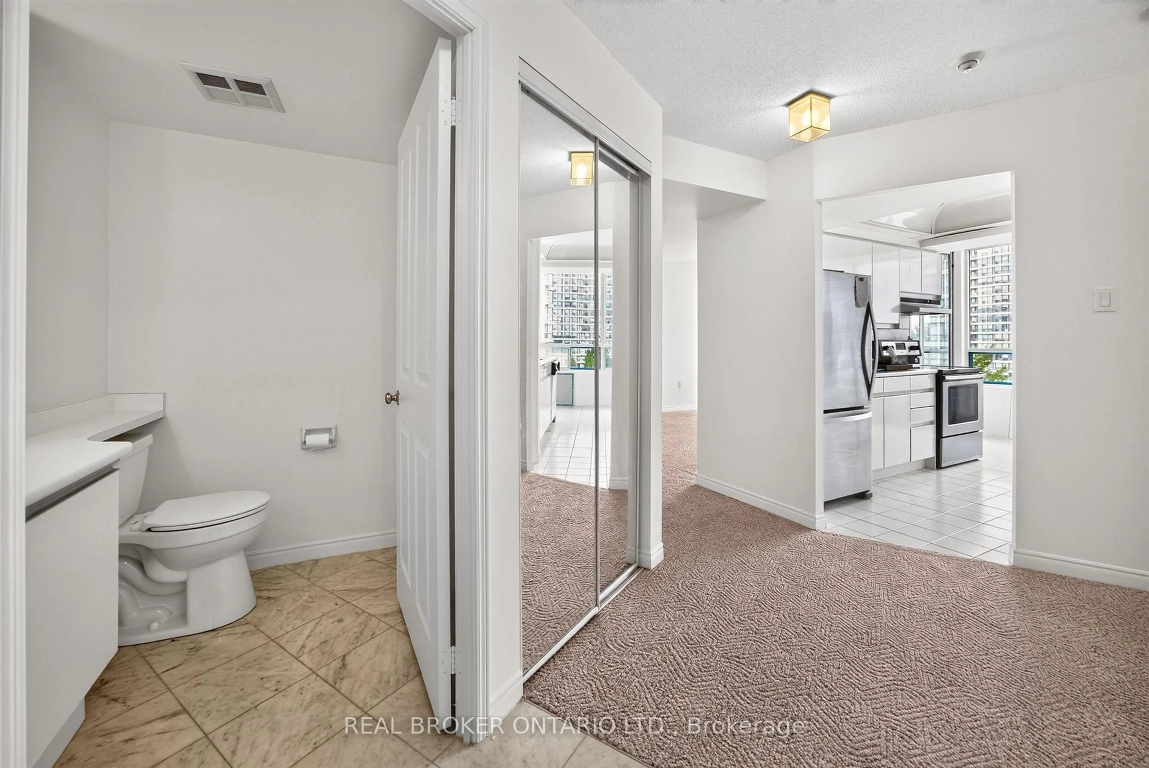 Unknown for 7250 Yonge St #501, Vaughan Ontario L4J 7X1