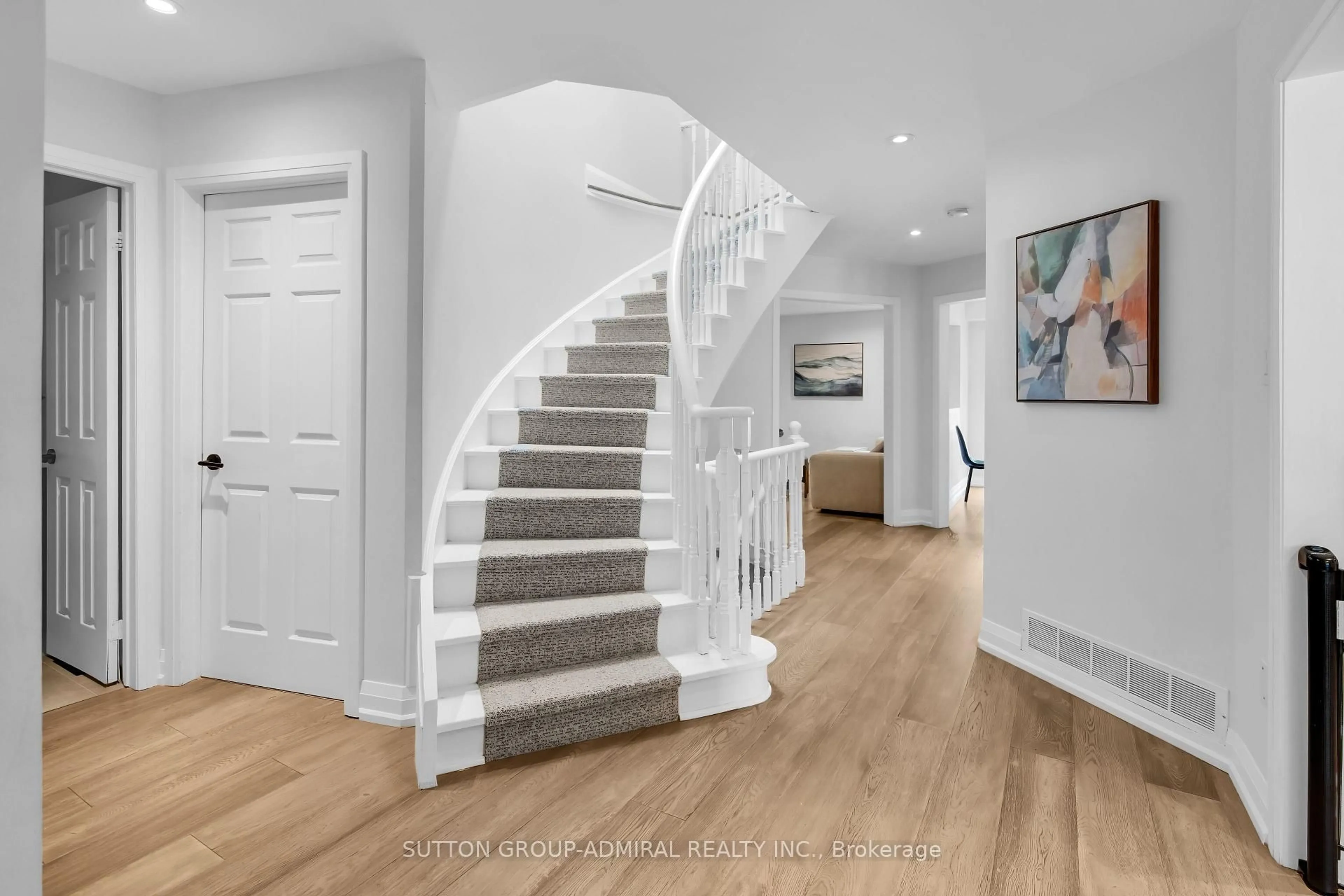 Stairs for 253 Charlton Ave, Vaughan Ontario L4J 6H3