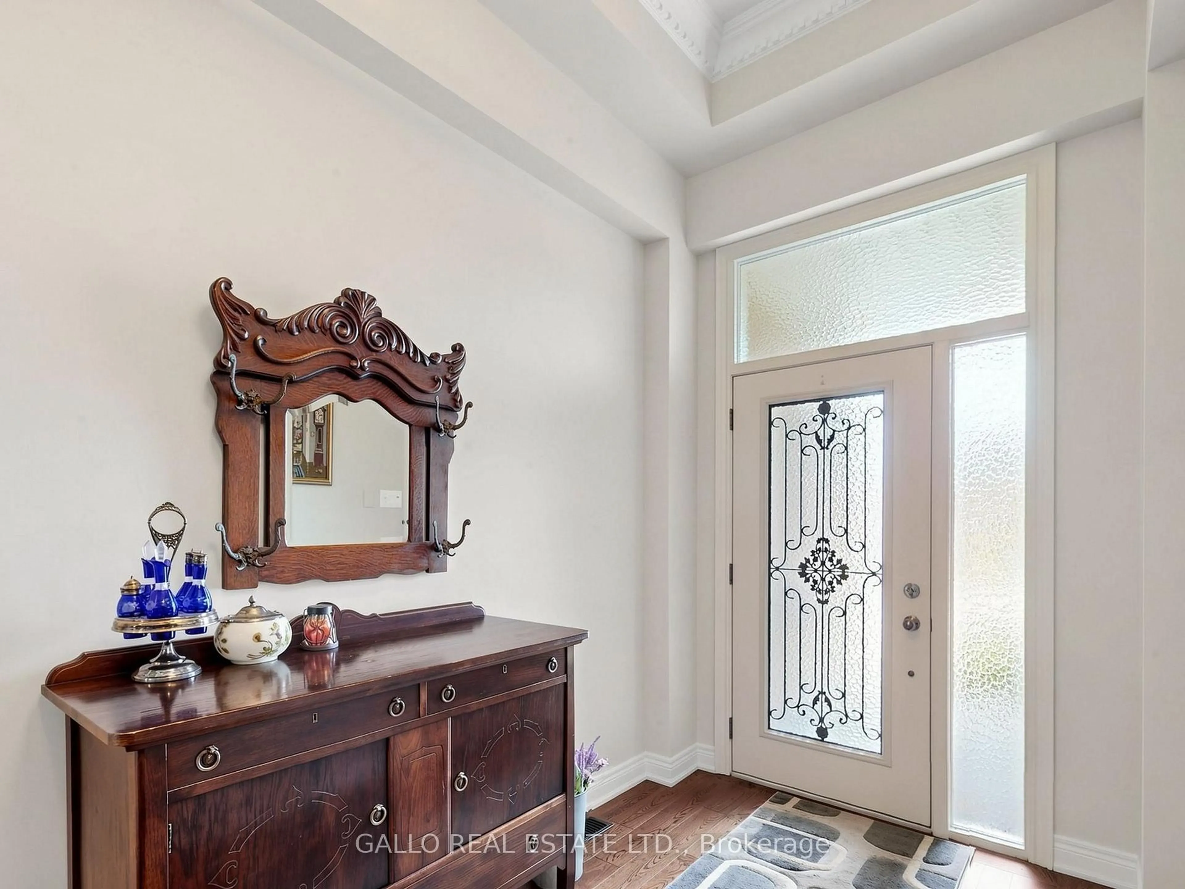 Indoor entryway for 27 Turn Taylor, Whitchurch-Stouffville Ontario L4A 1R3