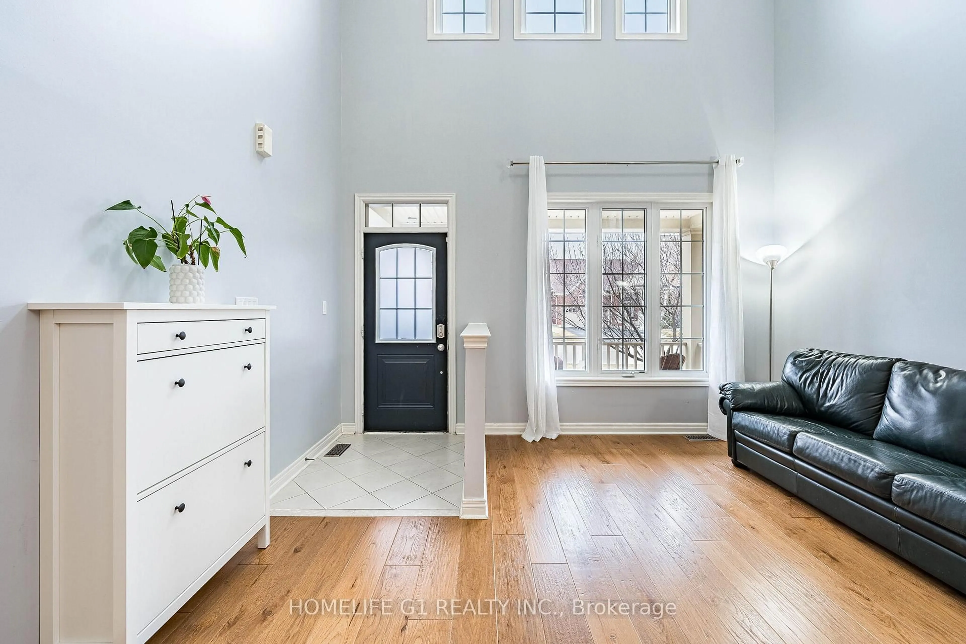 Indoor entryway for 12 Proctor Gate, New Tecumseth Ontario L0G 1W0
