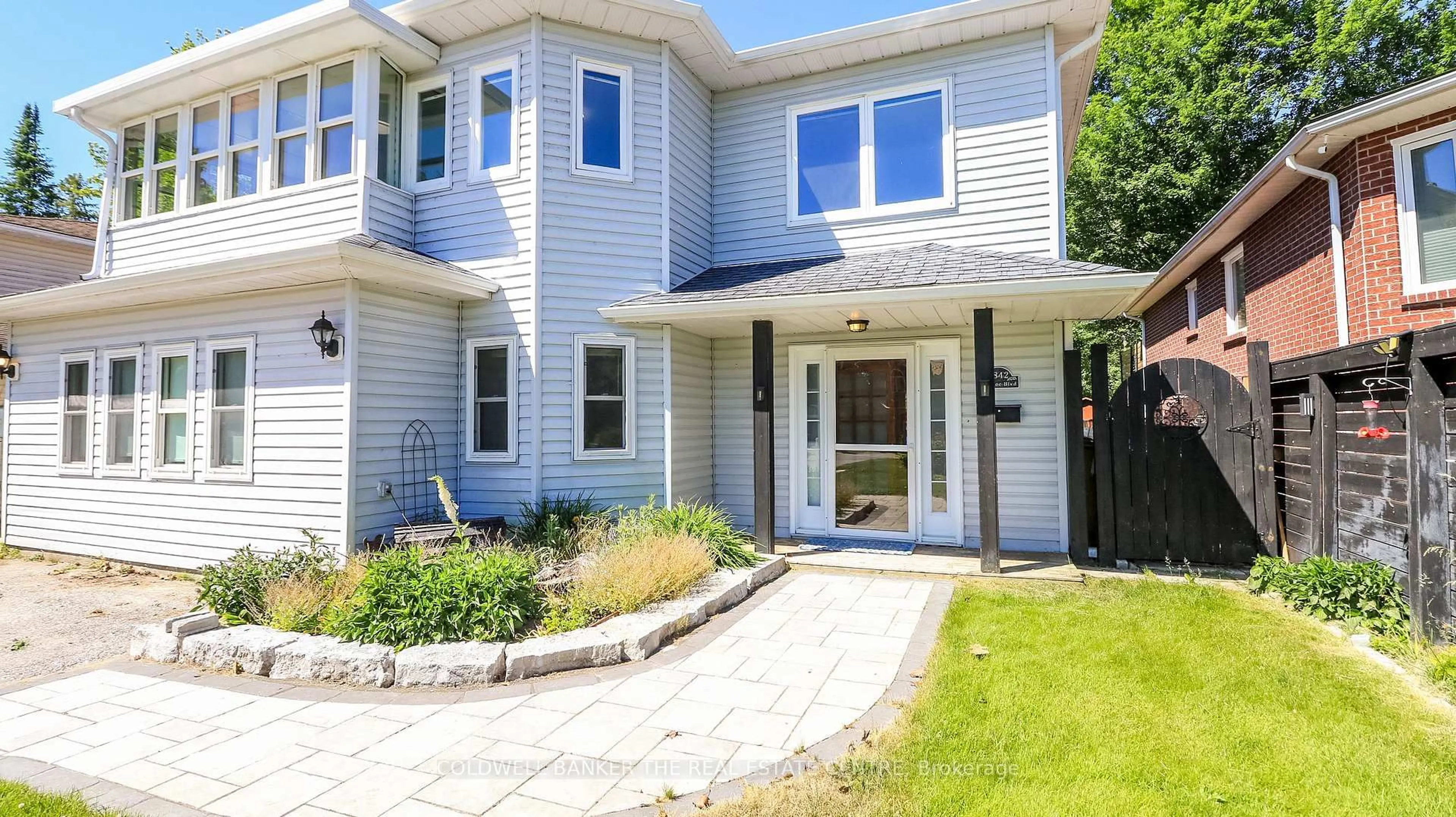 Home with vinyl exterior material, street for 1842 Simcoe Blvd, Innisfil Ontario L9S 4N4