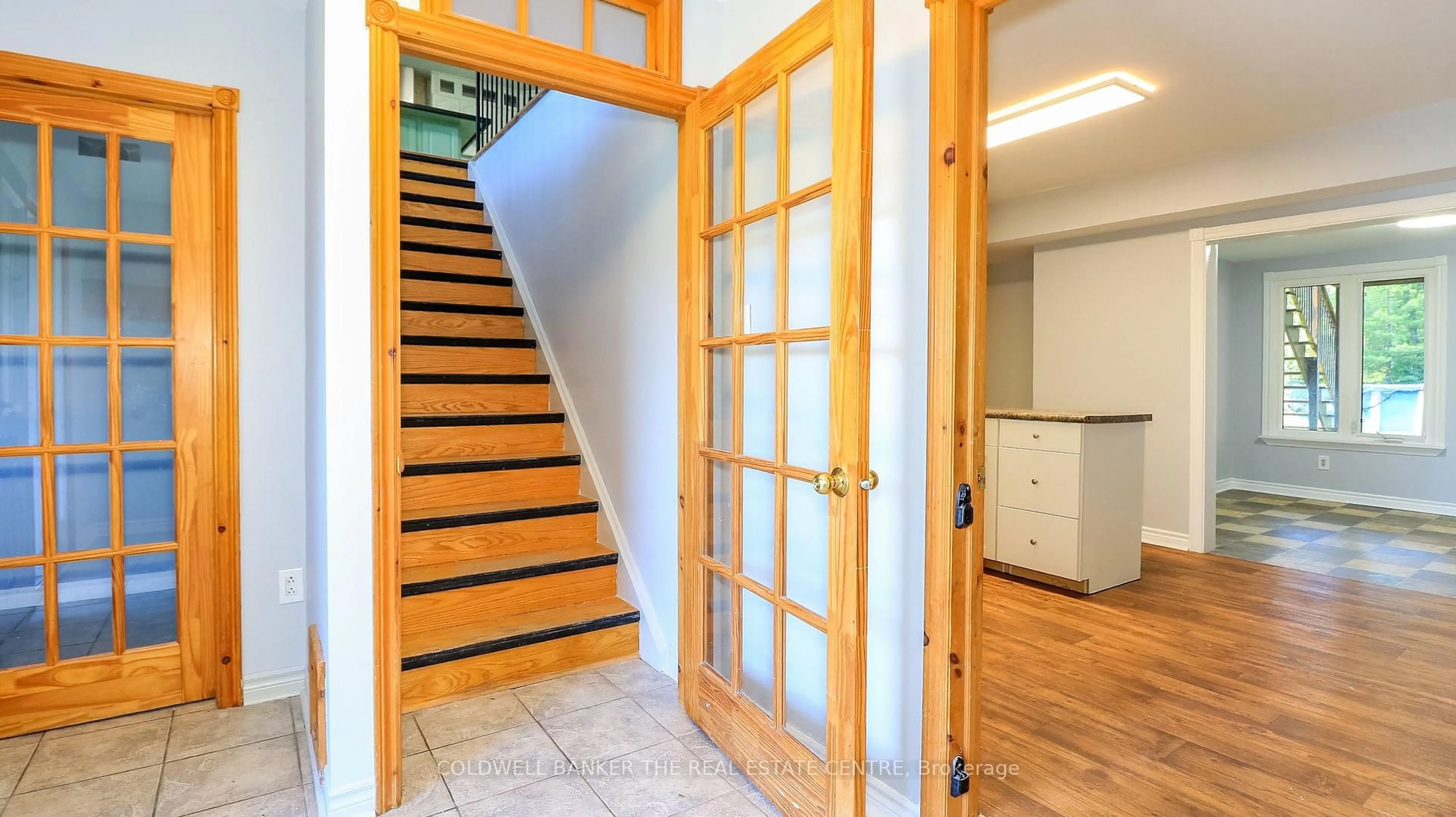 Indoor entryway for 1842 Simcoe Blvd, Innisfil Ontario L9S 4N4