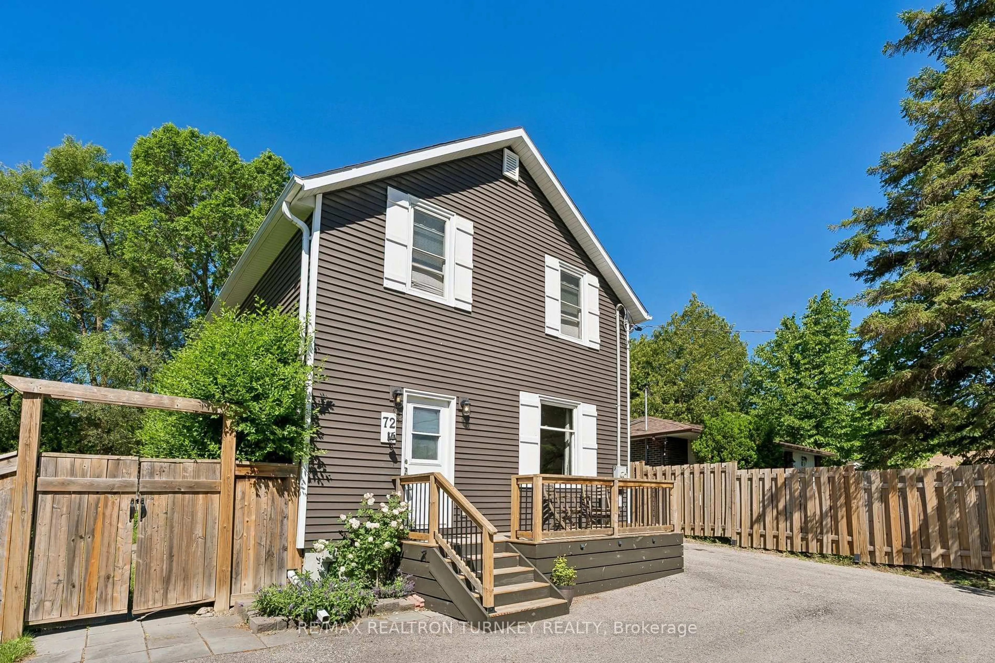Unknown for 72 Vincent St, Newmarket Ontario L3Y 4G5