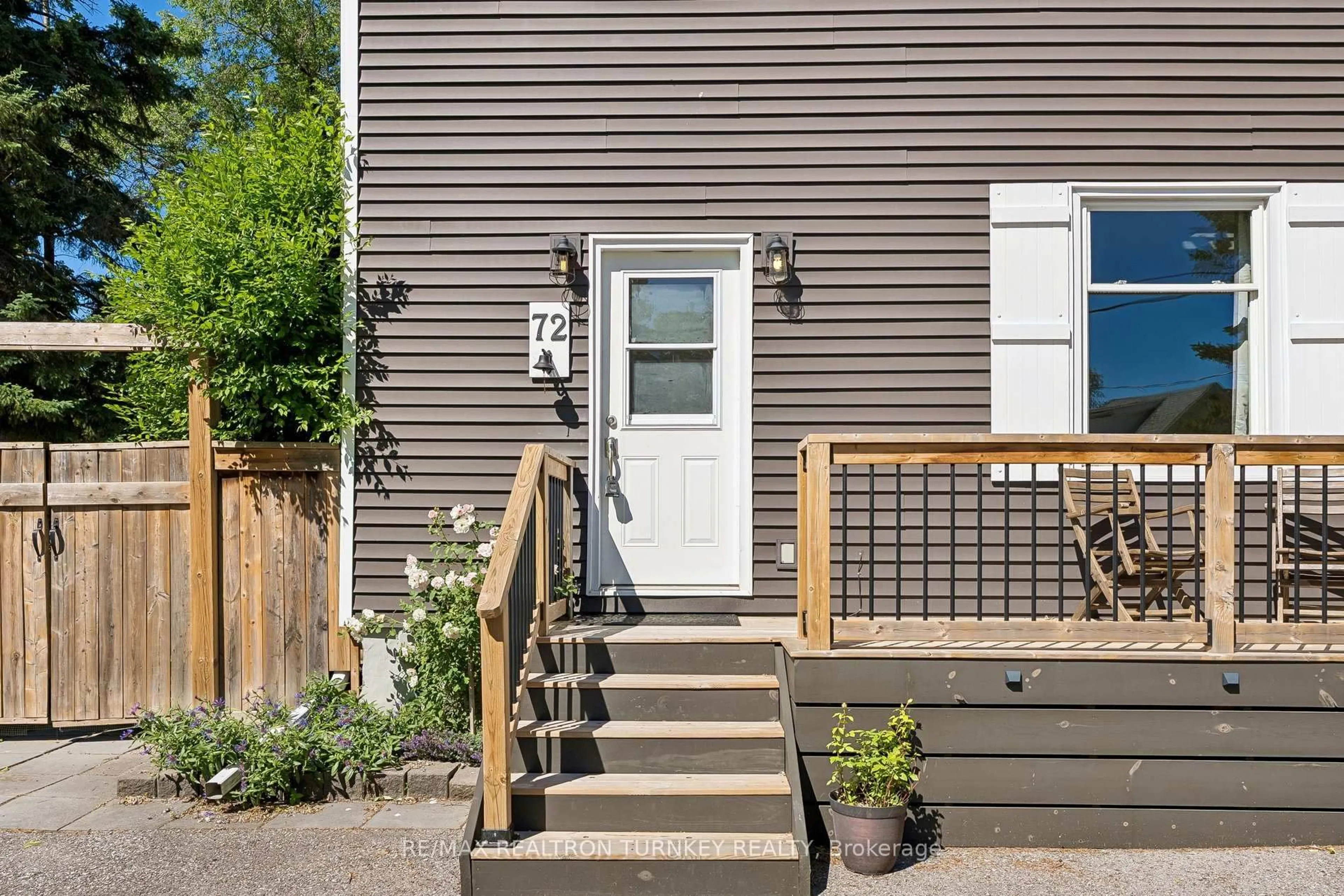 Unknown for 72 Vincent St, Newmarket Ontario L3Y 4G5