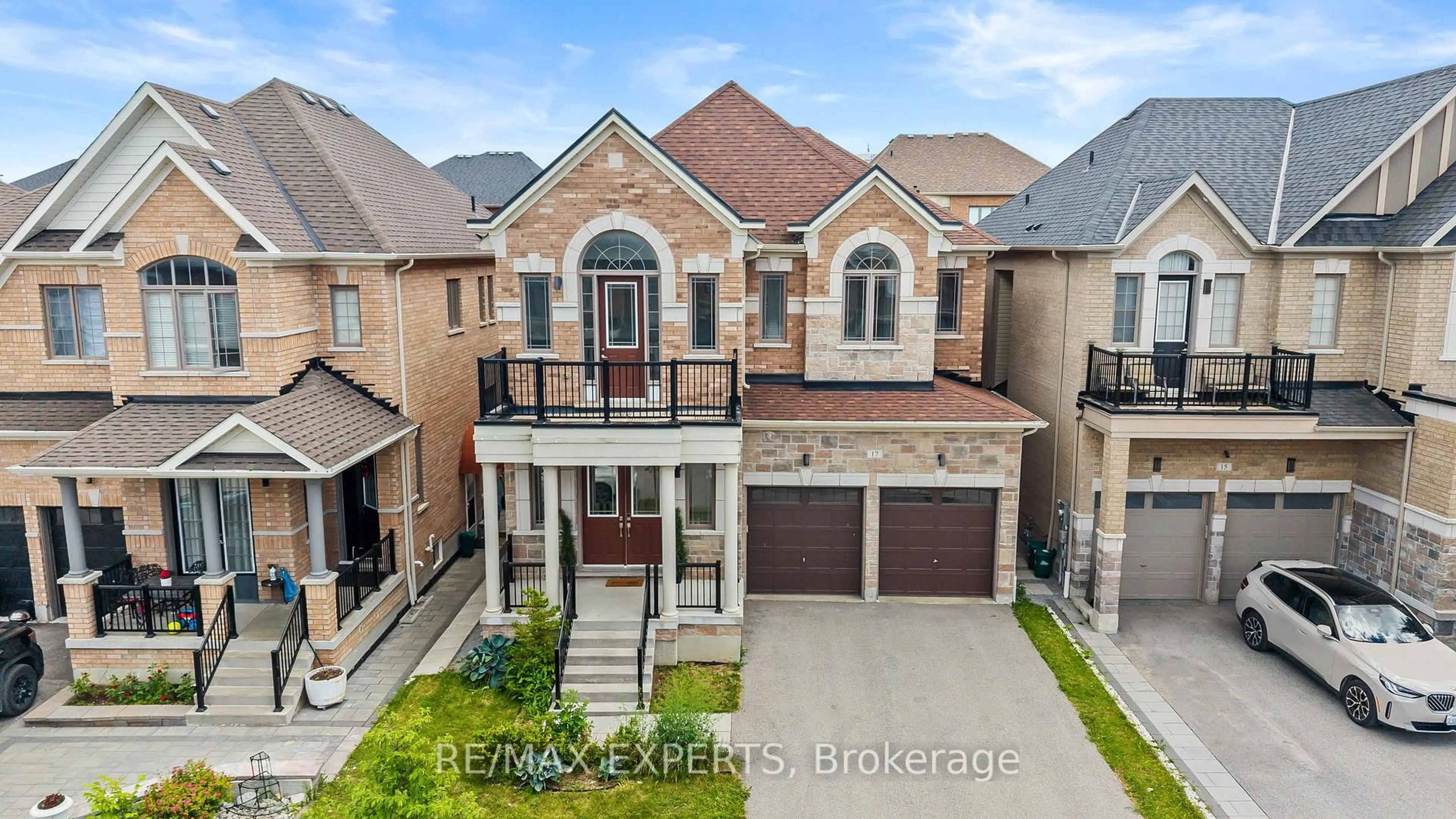 Home with brick exterior material, street for 17 Red Rose Lane, East Gwillimbury Ontario L9N 0V1