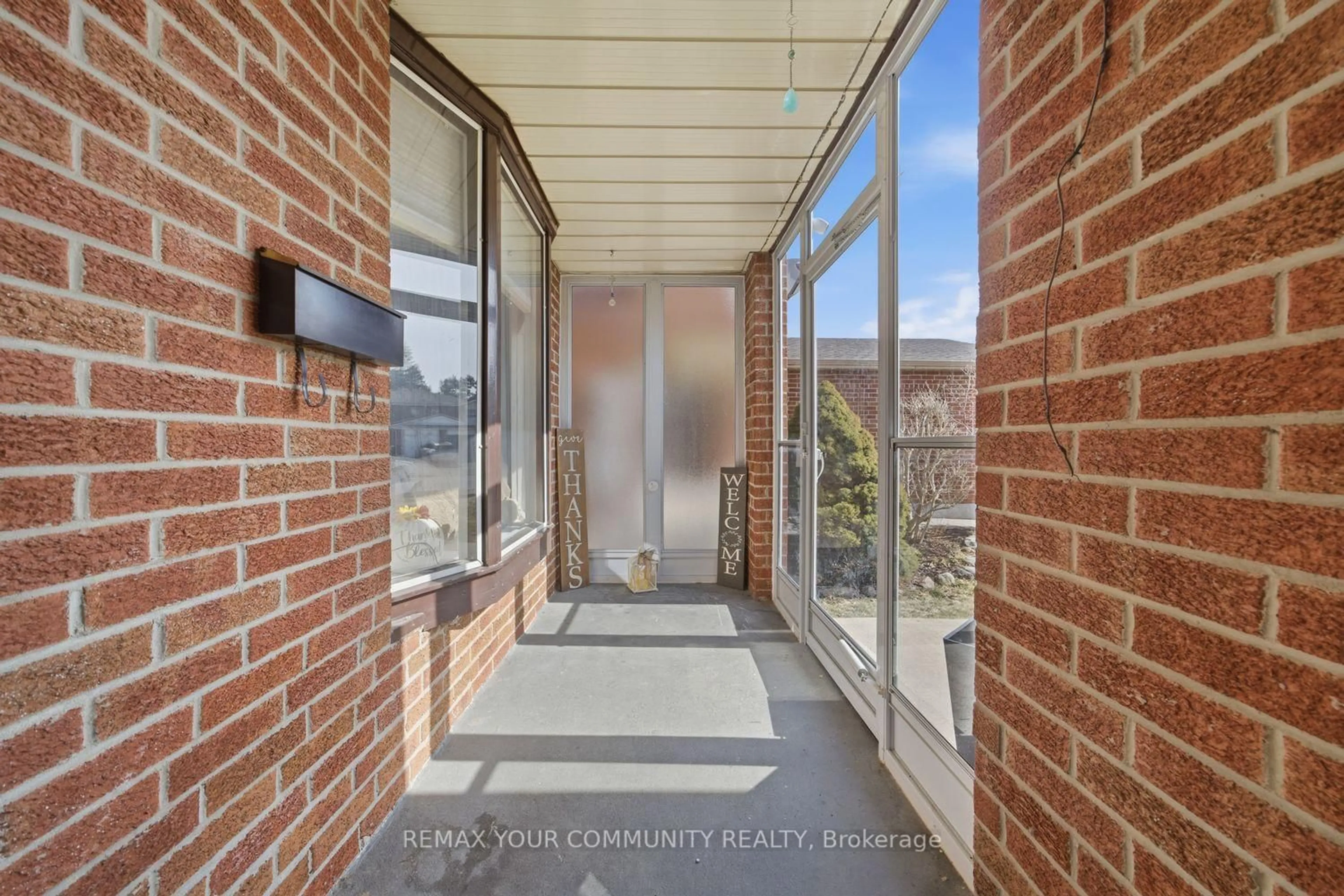 Indoor entryway for 130 Andrea Lane, Vaughan Ontario L4L 1E7
