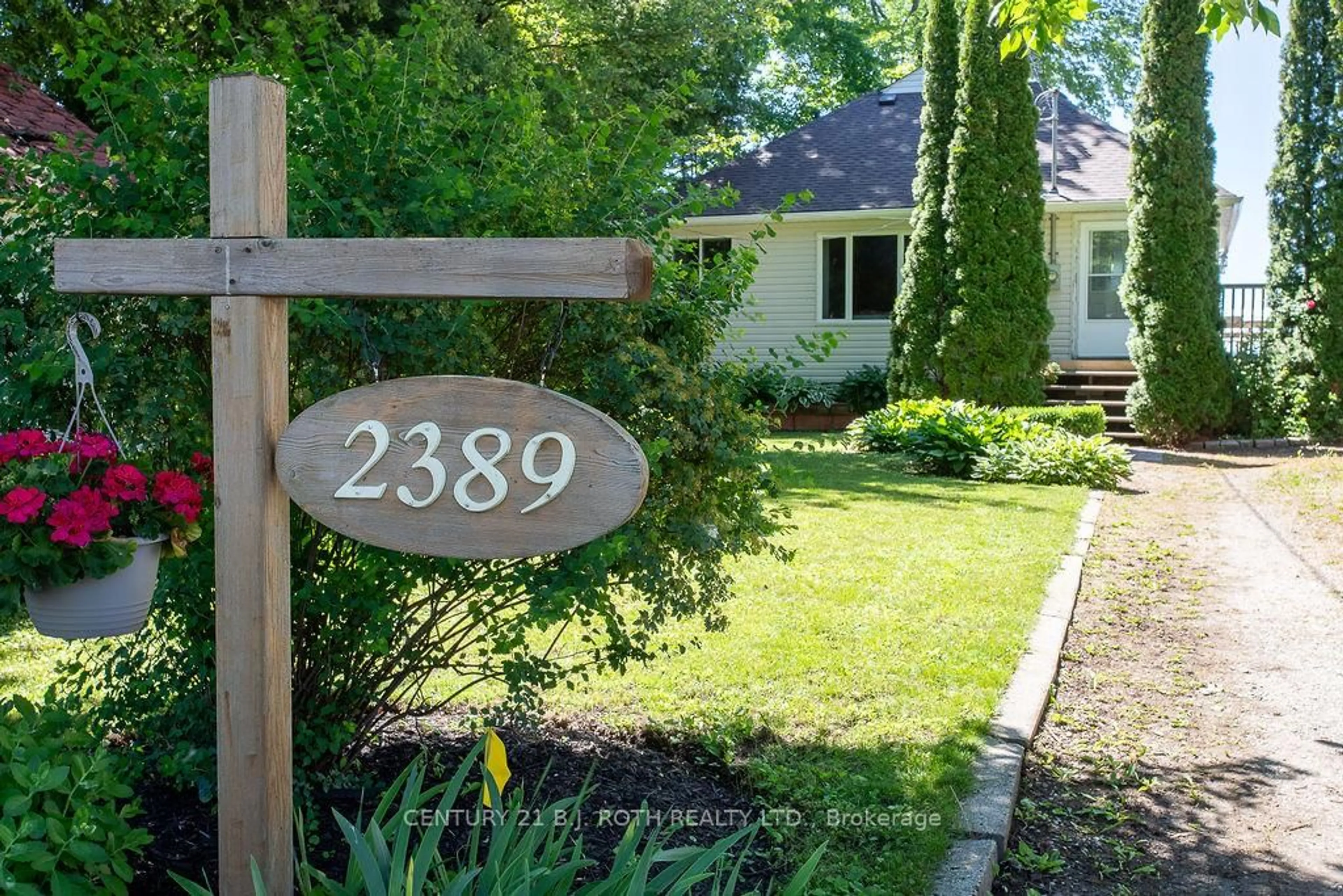 Indoor entryway for 2389 Crystal Beach Rd, Innisfil Ontario L9S 3W8