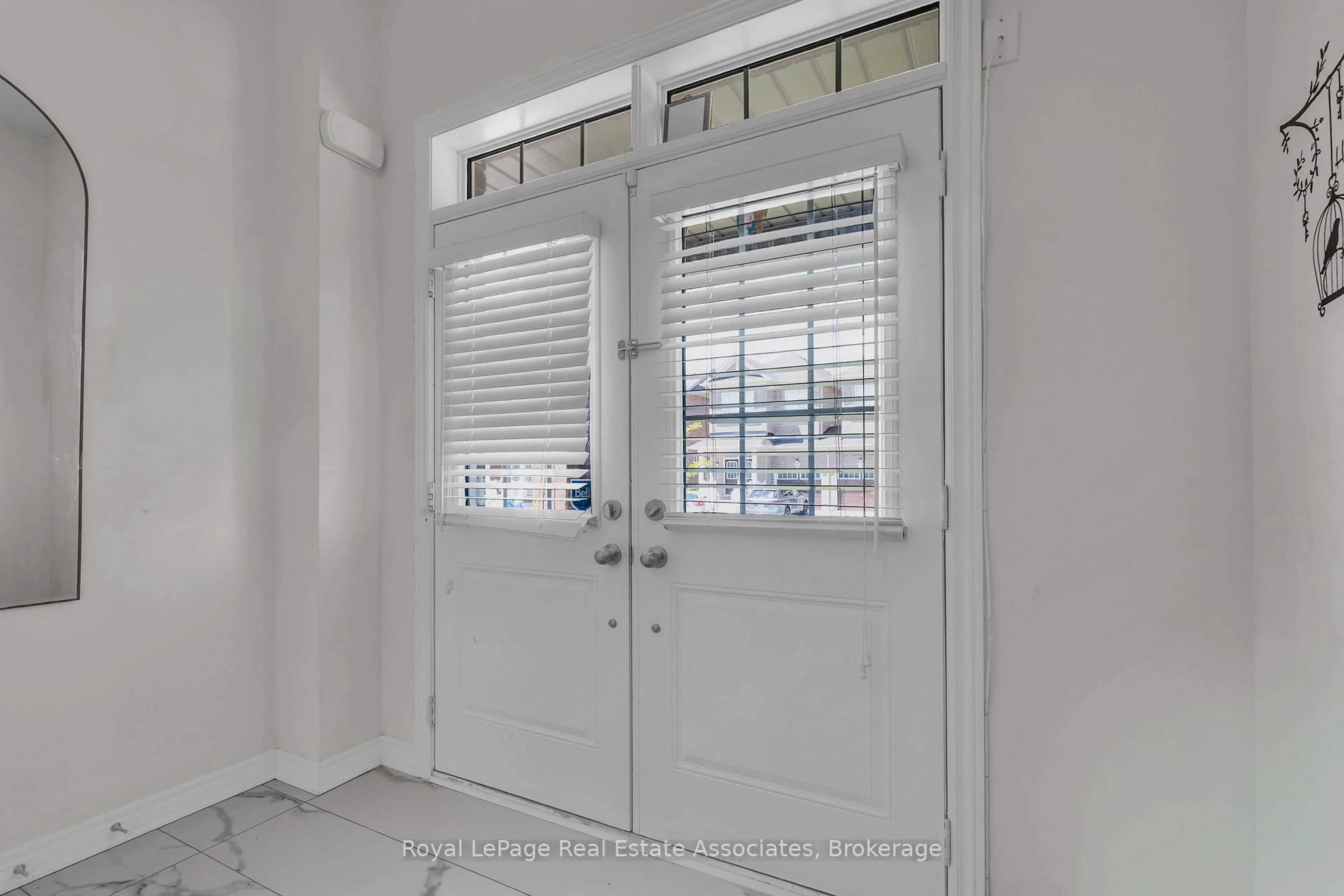 Indoor entryway for 90 Titan Tr, Markham Ontario L3S 0E2