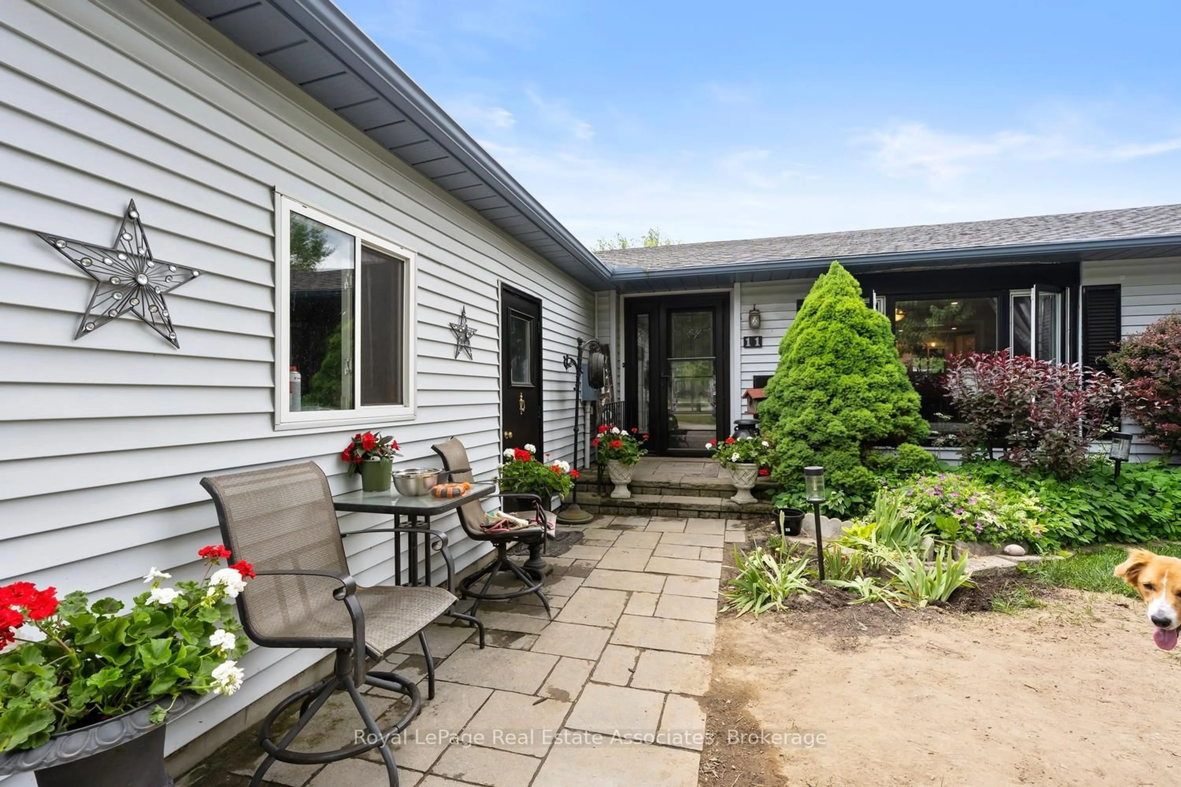 Patio, street for 11 Tamarack Crt, New Tecumseth Ontario L0G 1W0