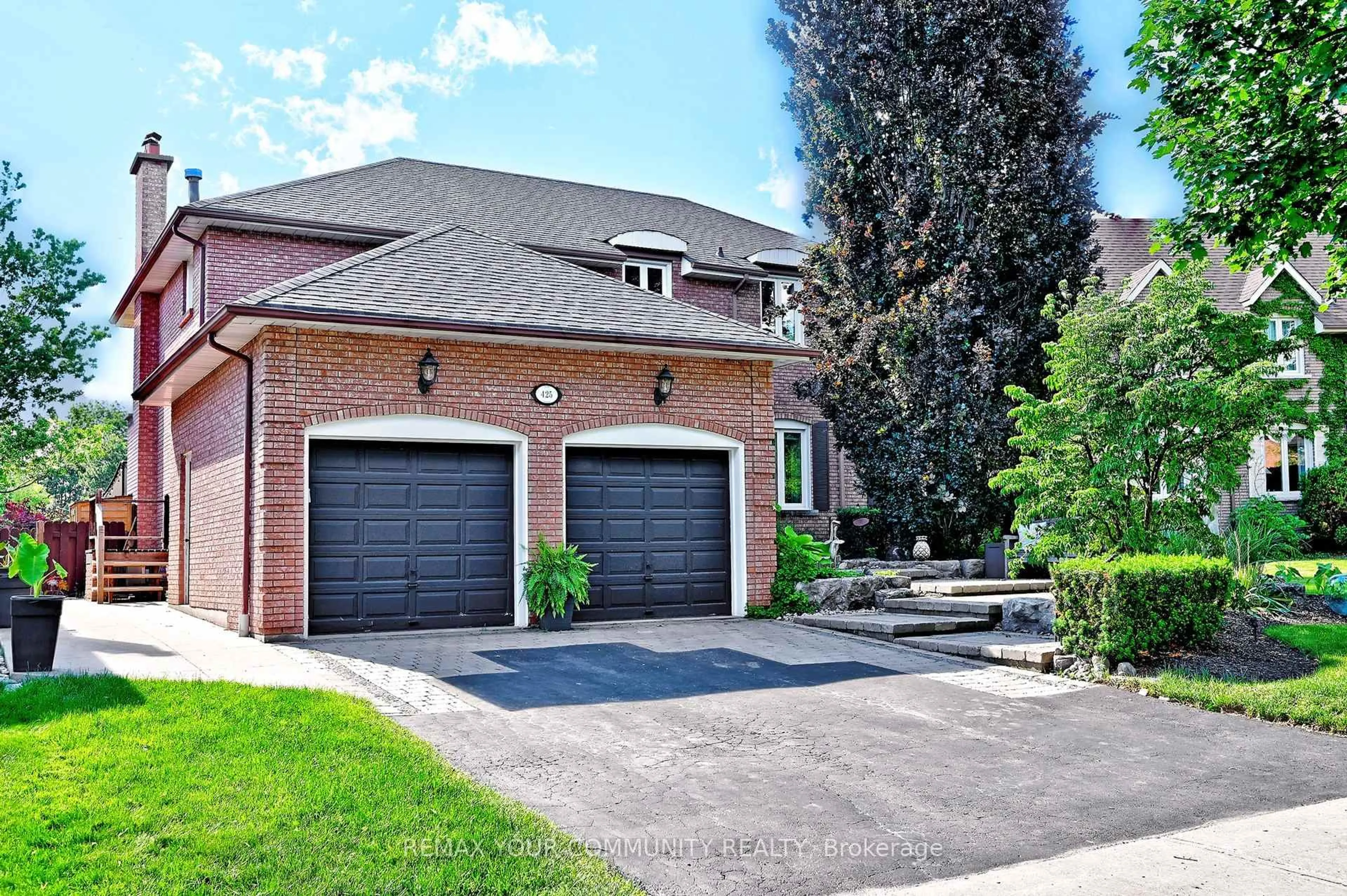 Home with brick exterior material, street for 425 Easy St, Richmond Hill Ontario L4C 3Z5