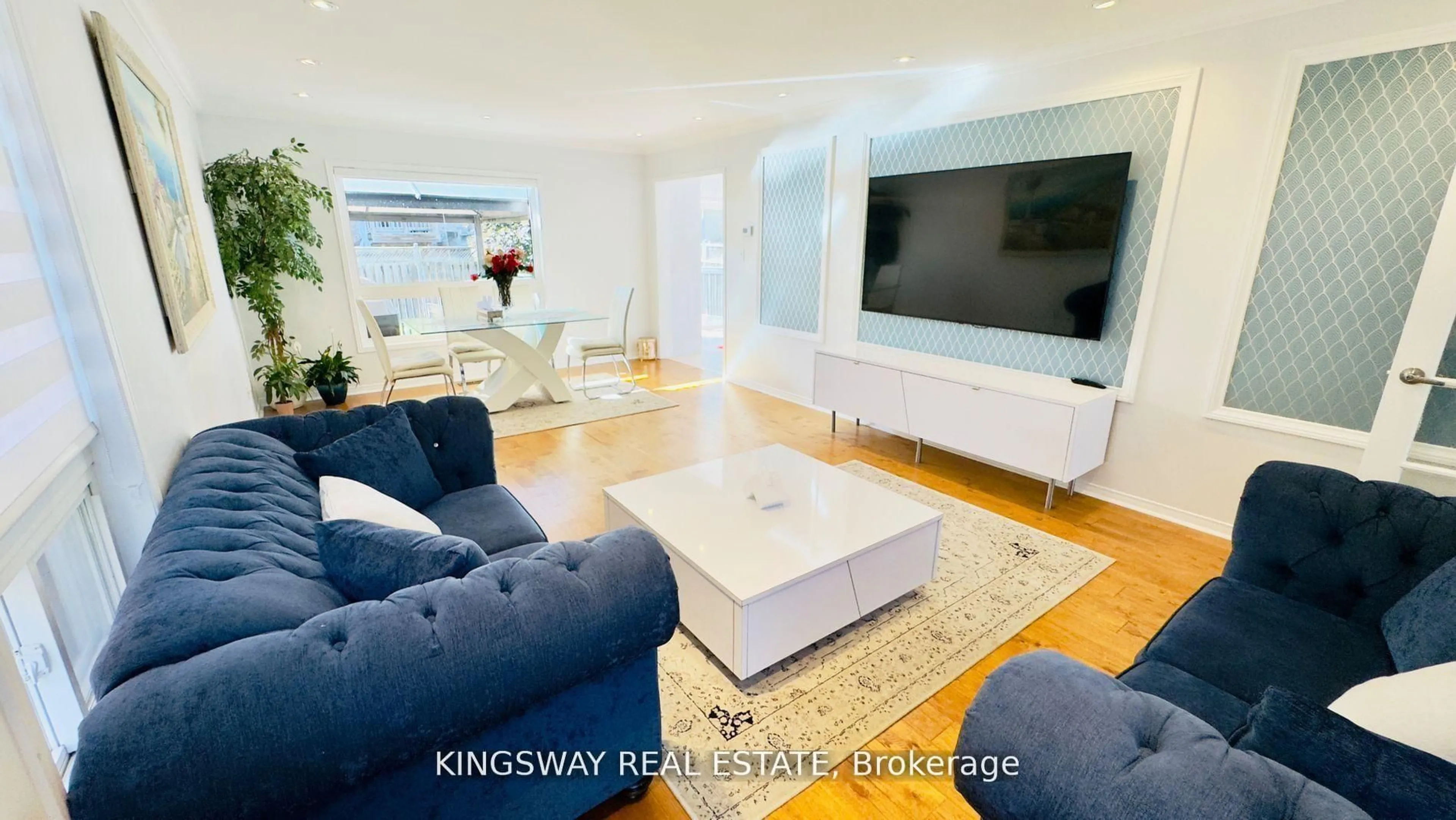 Living room with furniture, unknown for 164 Gail Parks Cres, Newmarket Ontario L3X 3C1