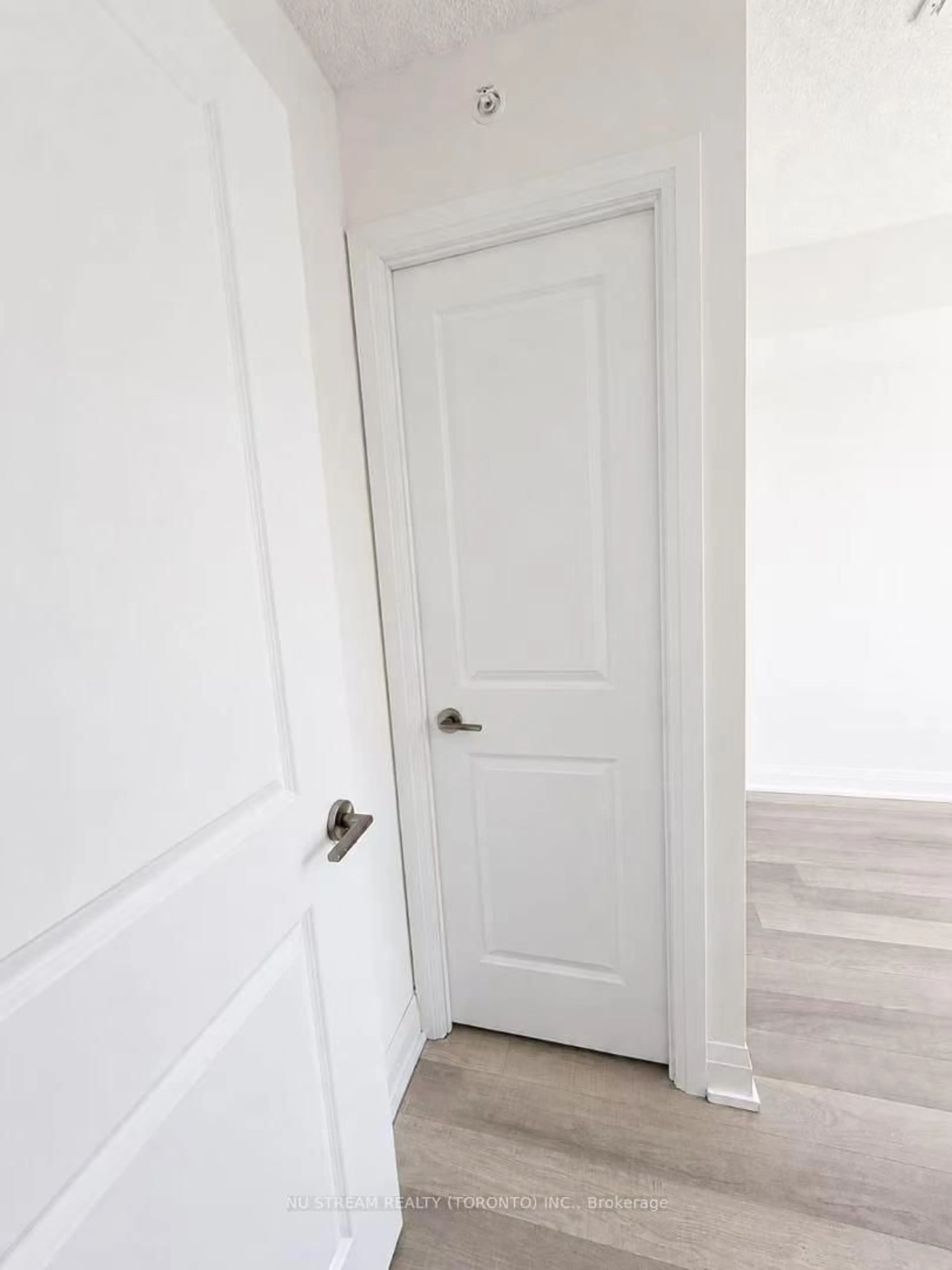 A pic of a room for 372 Highway 7 #721, Richmond Hill Ontario L4B 0C6
