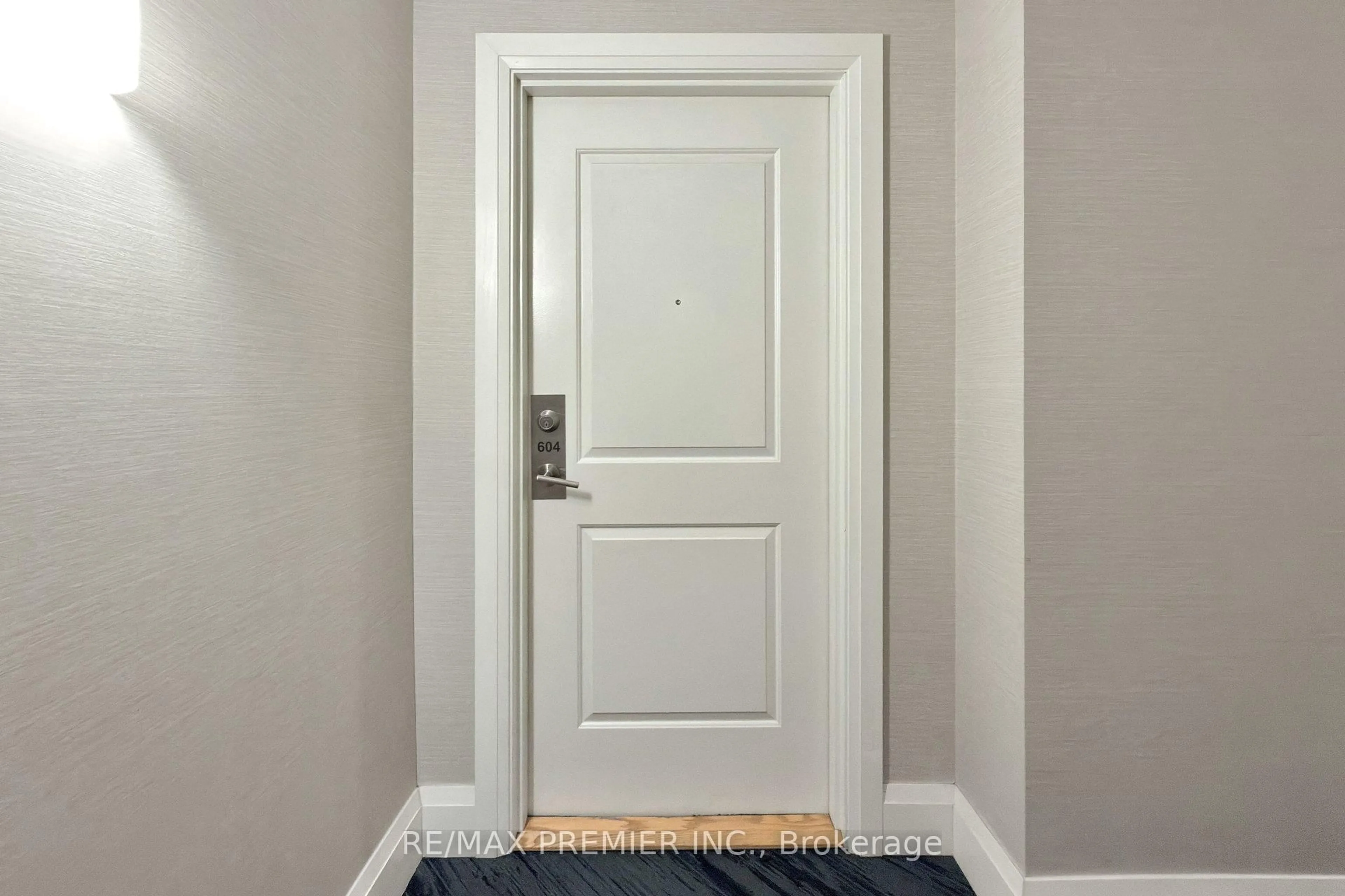 Indoor entryway for 24 Woodstream Blvd #604, Vaughan Ontario L4L 8C4