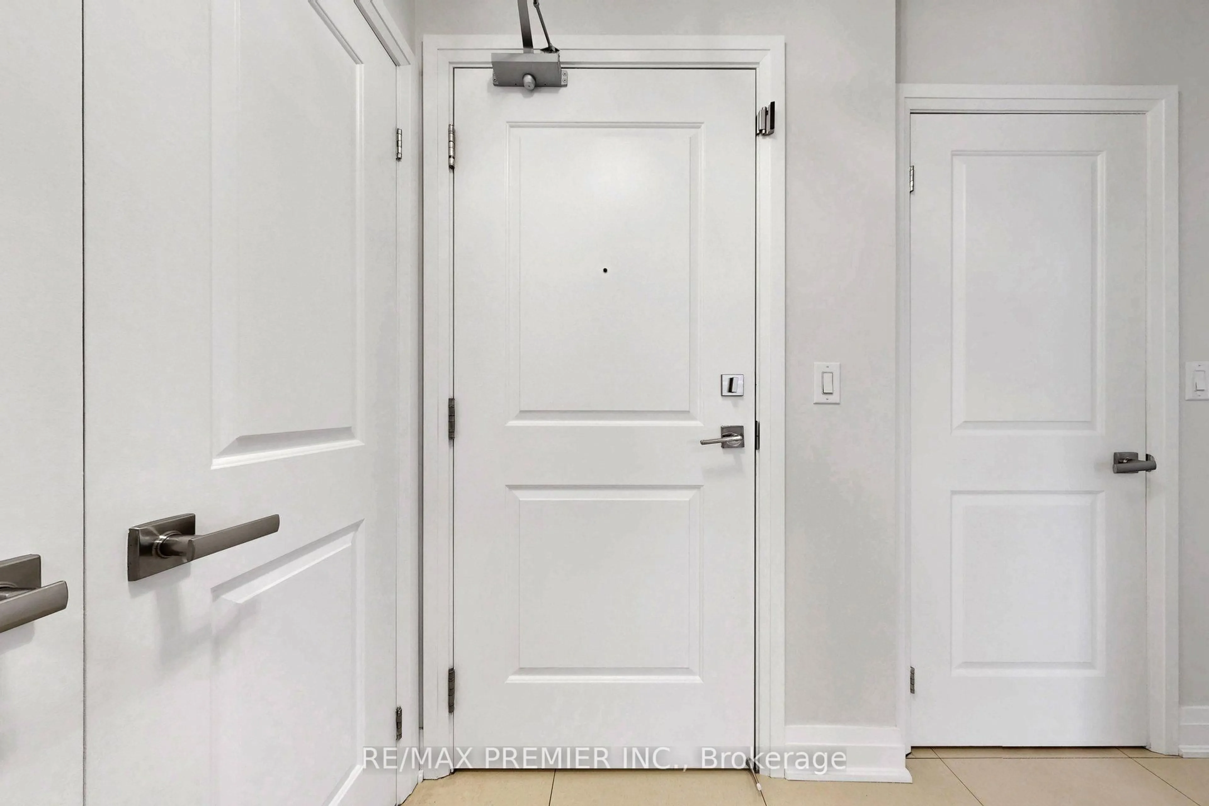 Indoor entryway for 24 Woodstream Blvd #604, Vaughan Ontario L4L 8C4