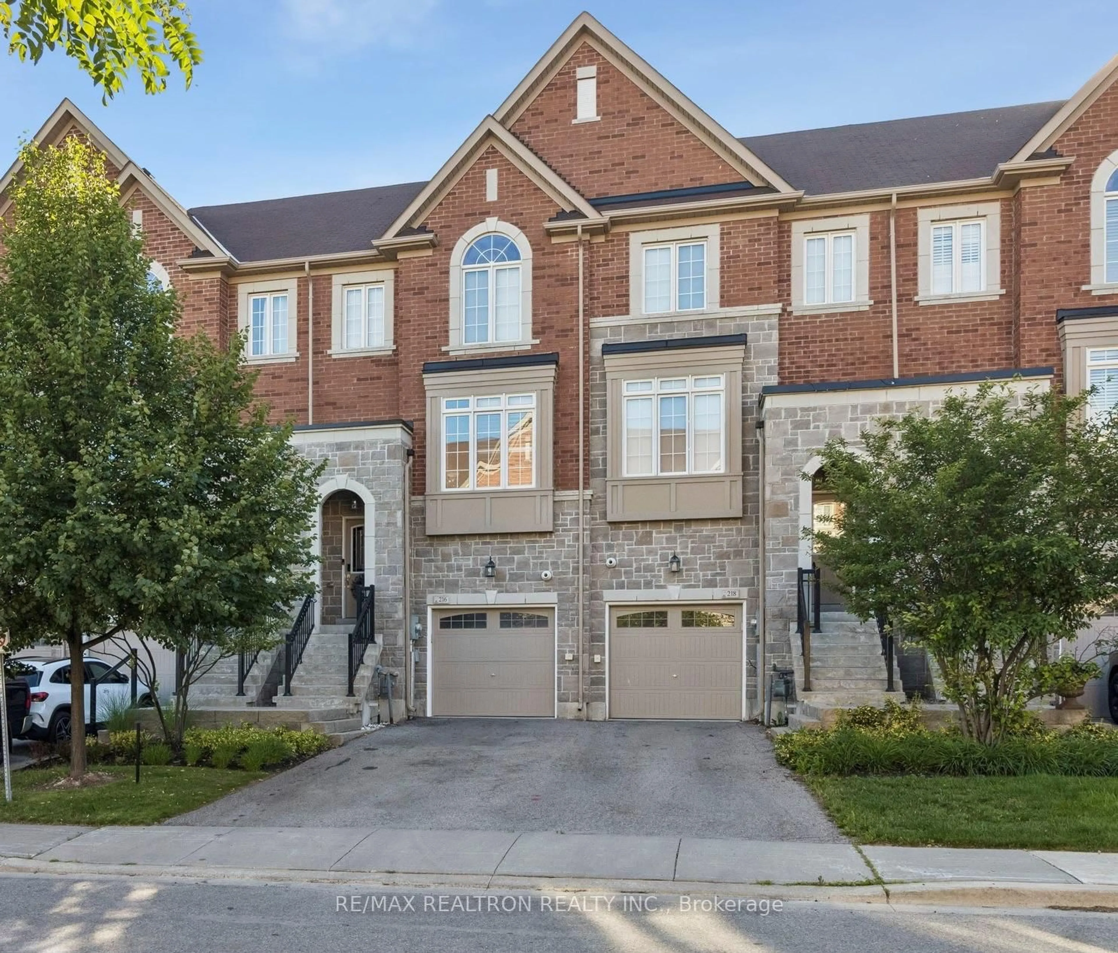 Home with brick exterior material, street for 216 Appleton Crt, Newmarket Ontario L3Y 0B8