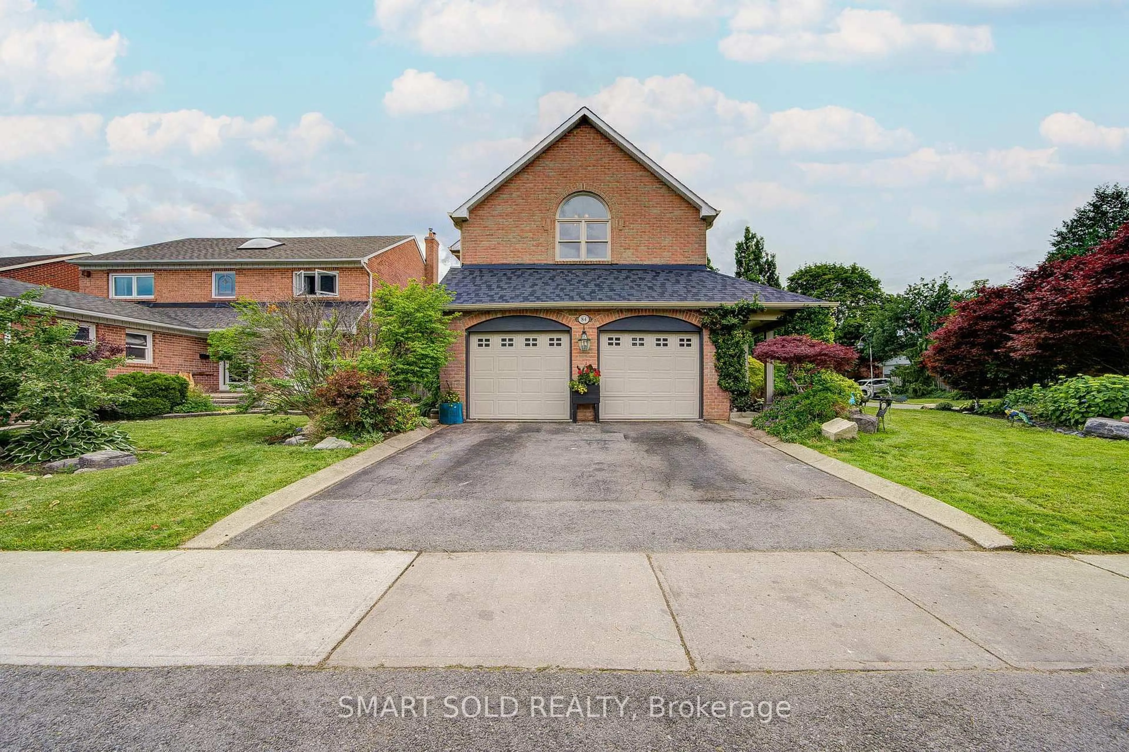 A pic from outside/outdoor area/front of a property/back of a property/a pic from drone, street for 84 Longwater Chse, Markham Ontario L3R 4A8
