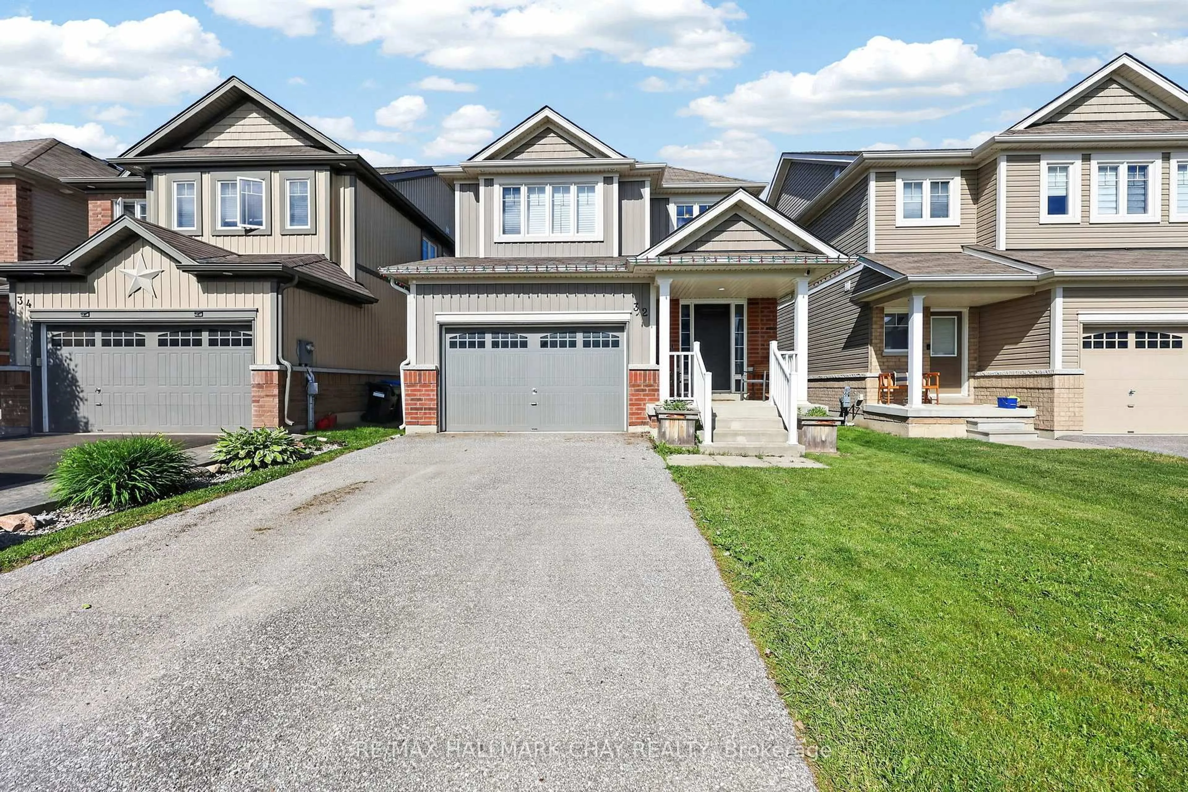 Home with brick exterior material, street for 32 Jones St, New Tecumseth Ontario L9R 0R5
