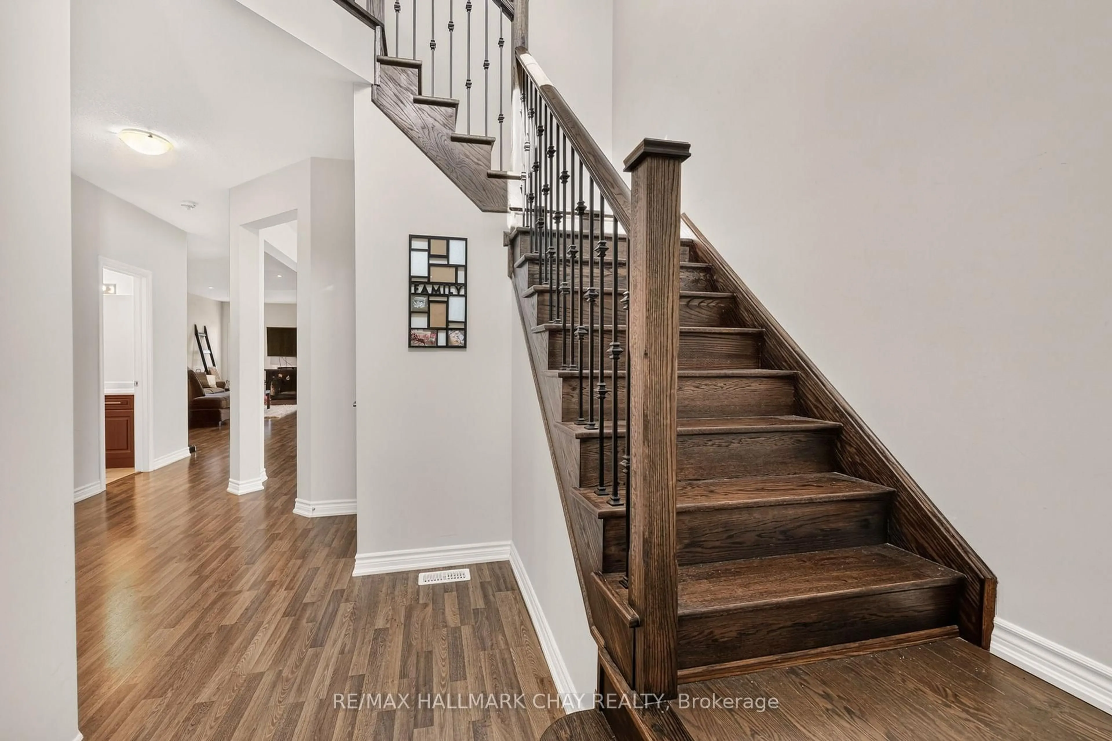 Stairs for 32 Jones St, New Tecumseth Ontario L9R 0R5