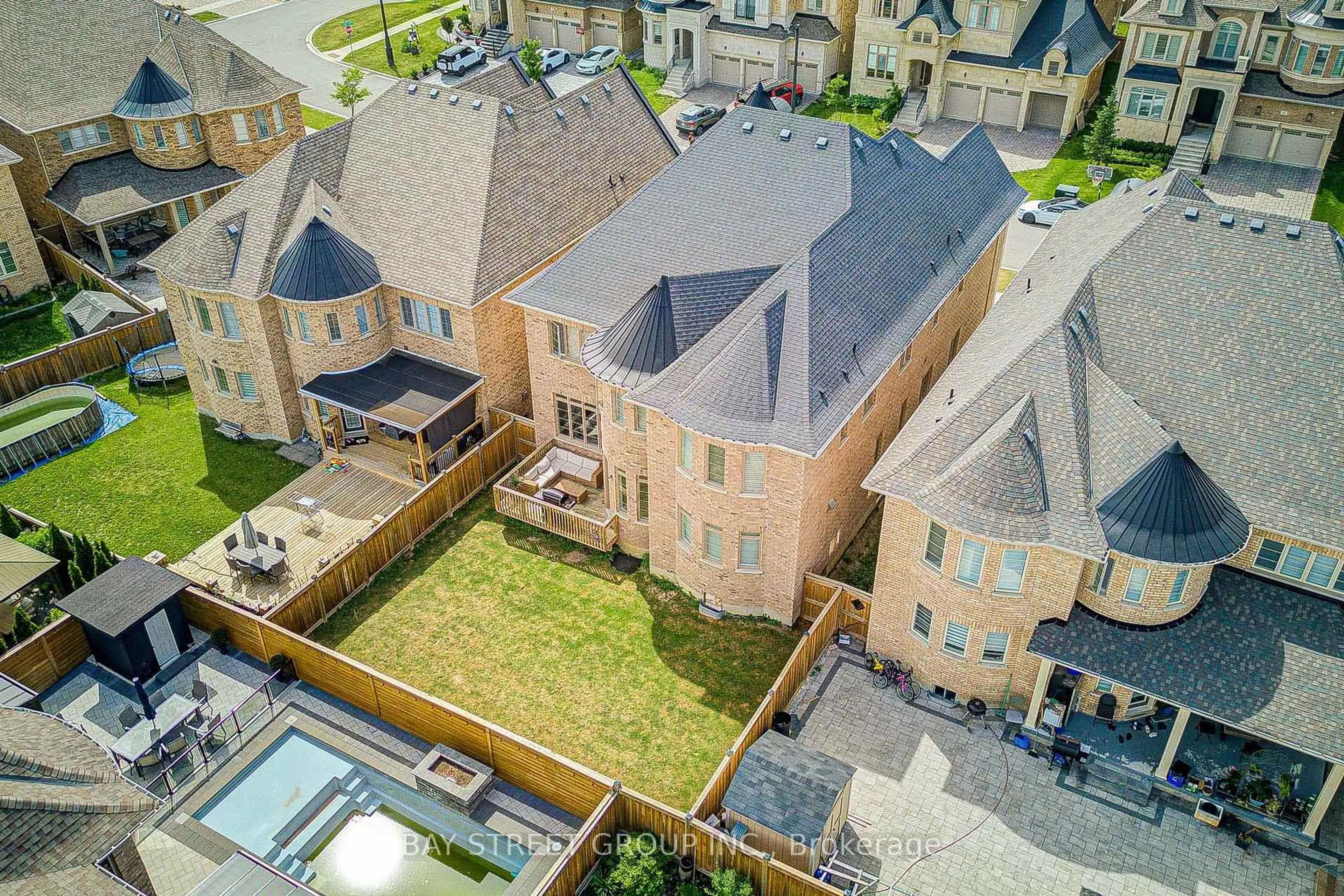 A pic from outside/outdoor area/front of a property/back of a property/a pic from drone, unknown for 66 Nave St, Vaughan Ontario L4H 4K5