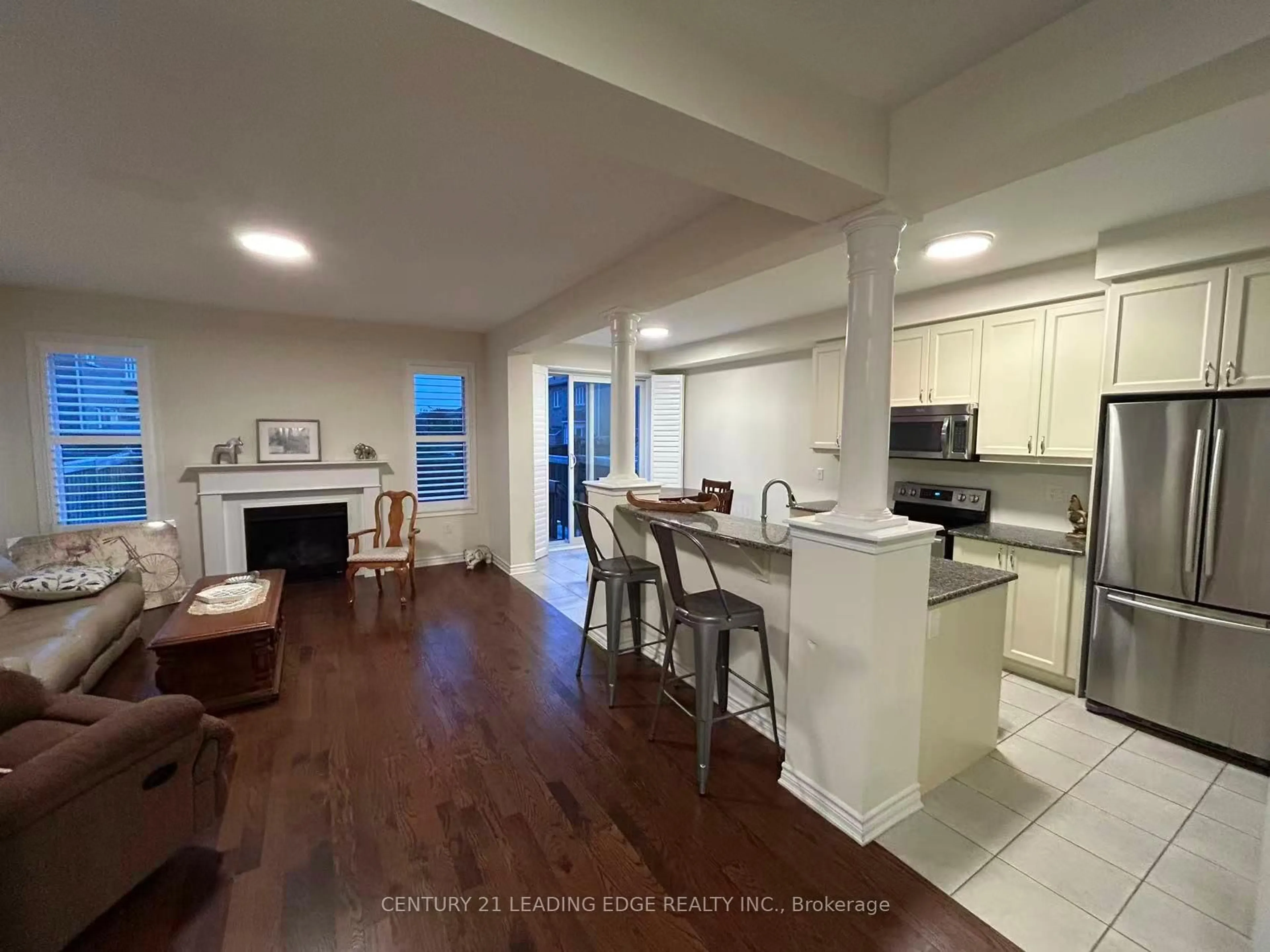 Open concept kitchen, unknown for 209 Baber Cres, Aurora Ontario L4G 0Y6