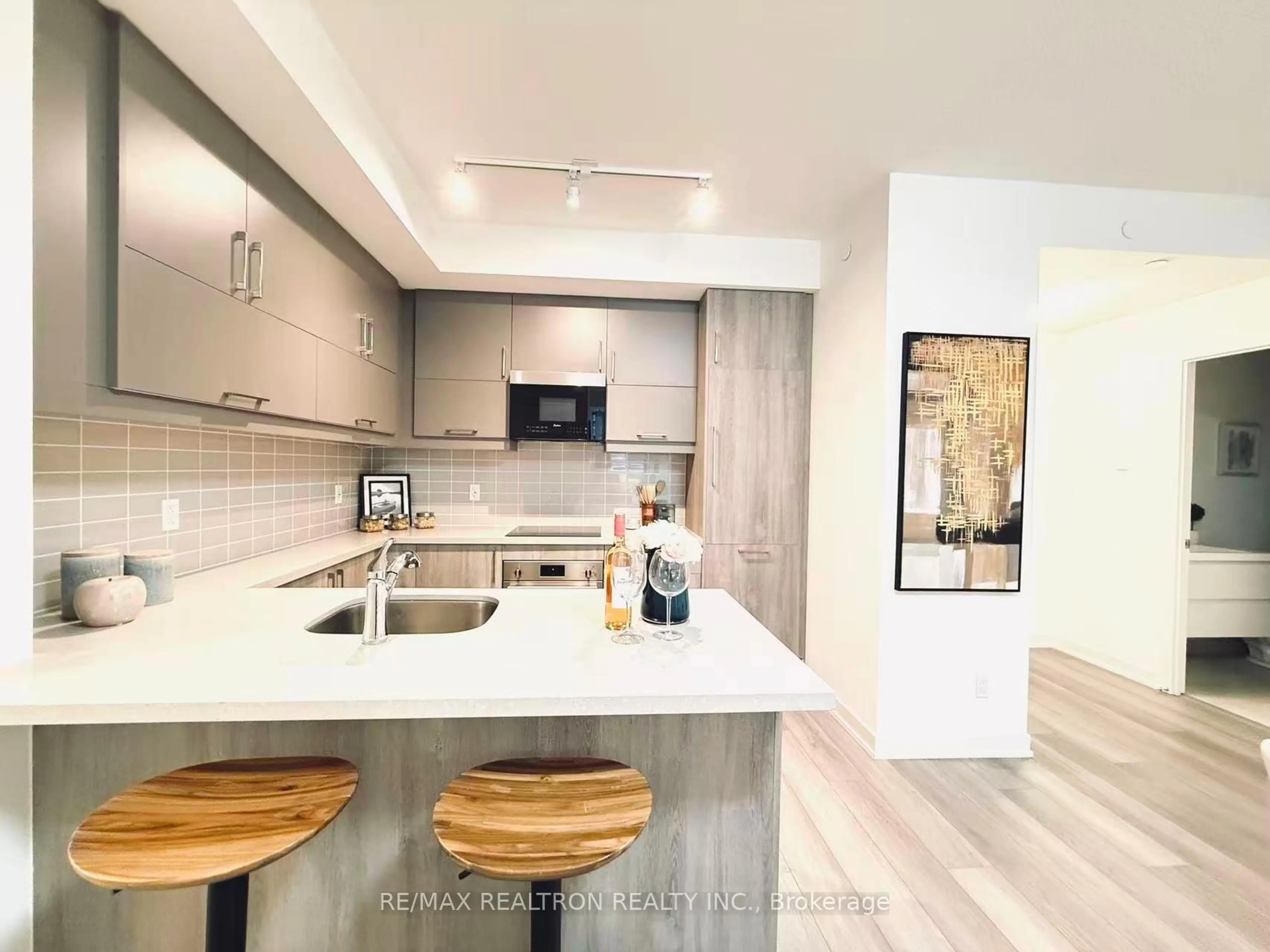Contemporary kitchen, unknown for 38 Simcoe Prom #C503, Markham Ontario L6G 0H7