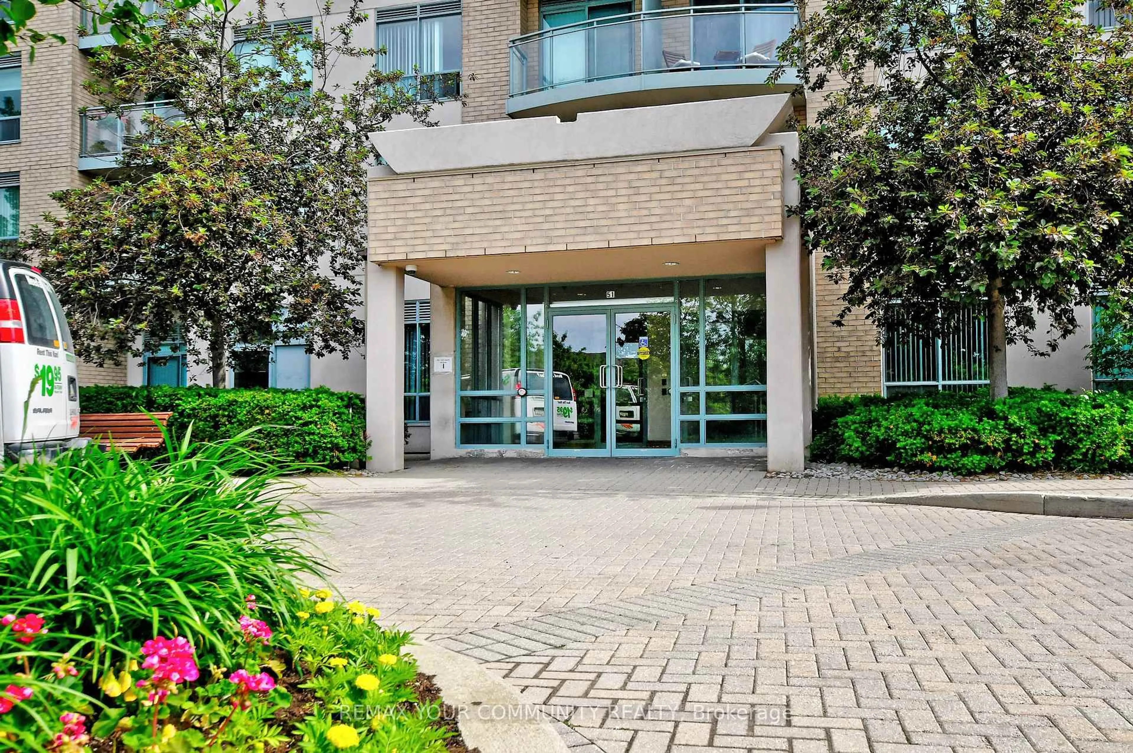 Indoor foyer for 51 Baffin Crt #PH20, Richmond Hill Ontario L4B 4P6