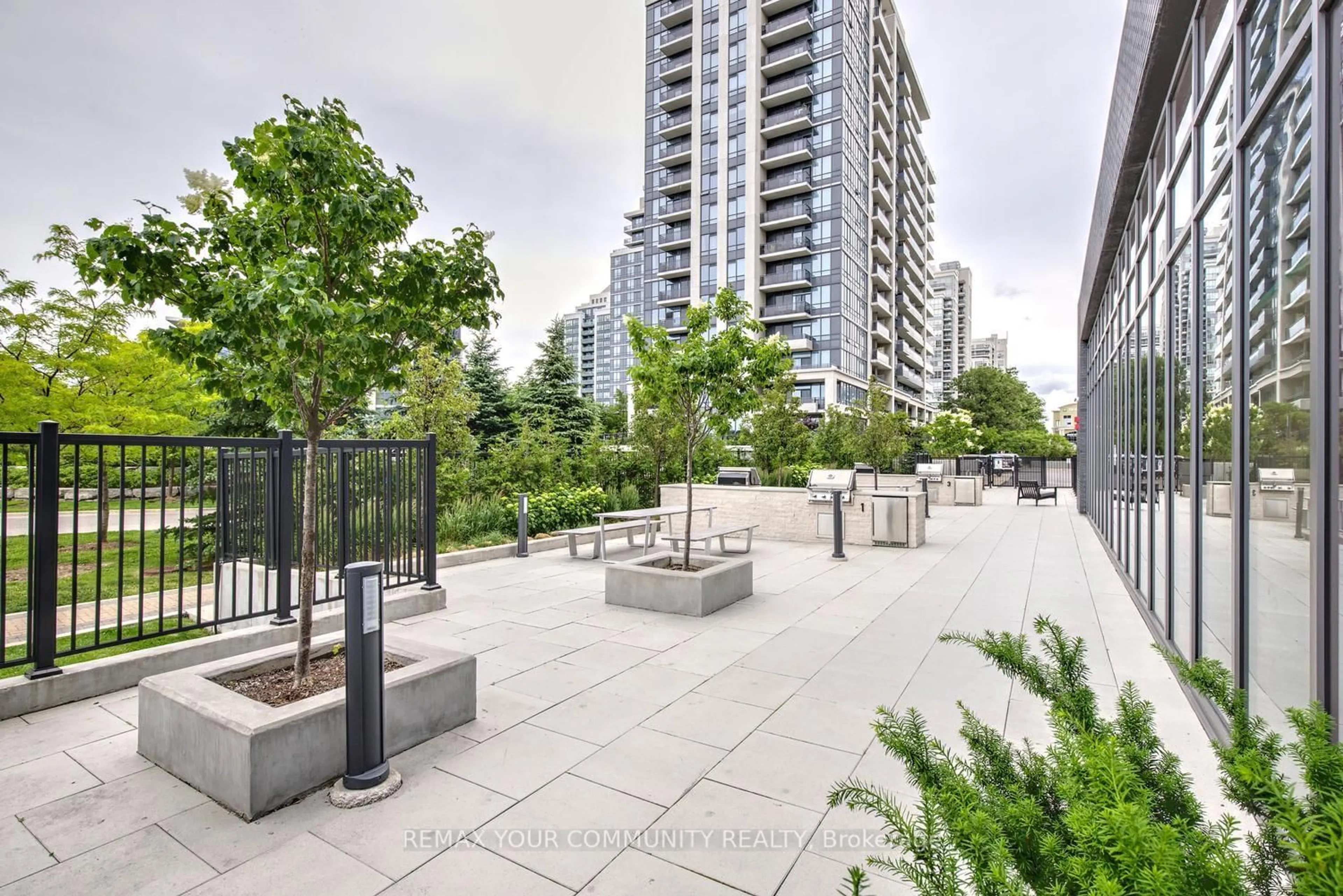 Patio, unknown for 20 Gatineau Dr #406, Vaughan Ontario L4J 0L3