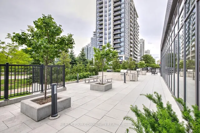 20 Gatineau Dr #406, Vaughan 4