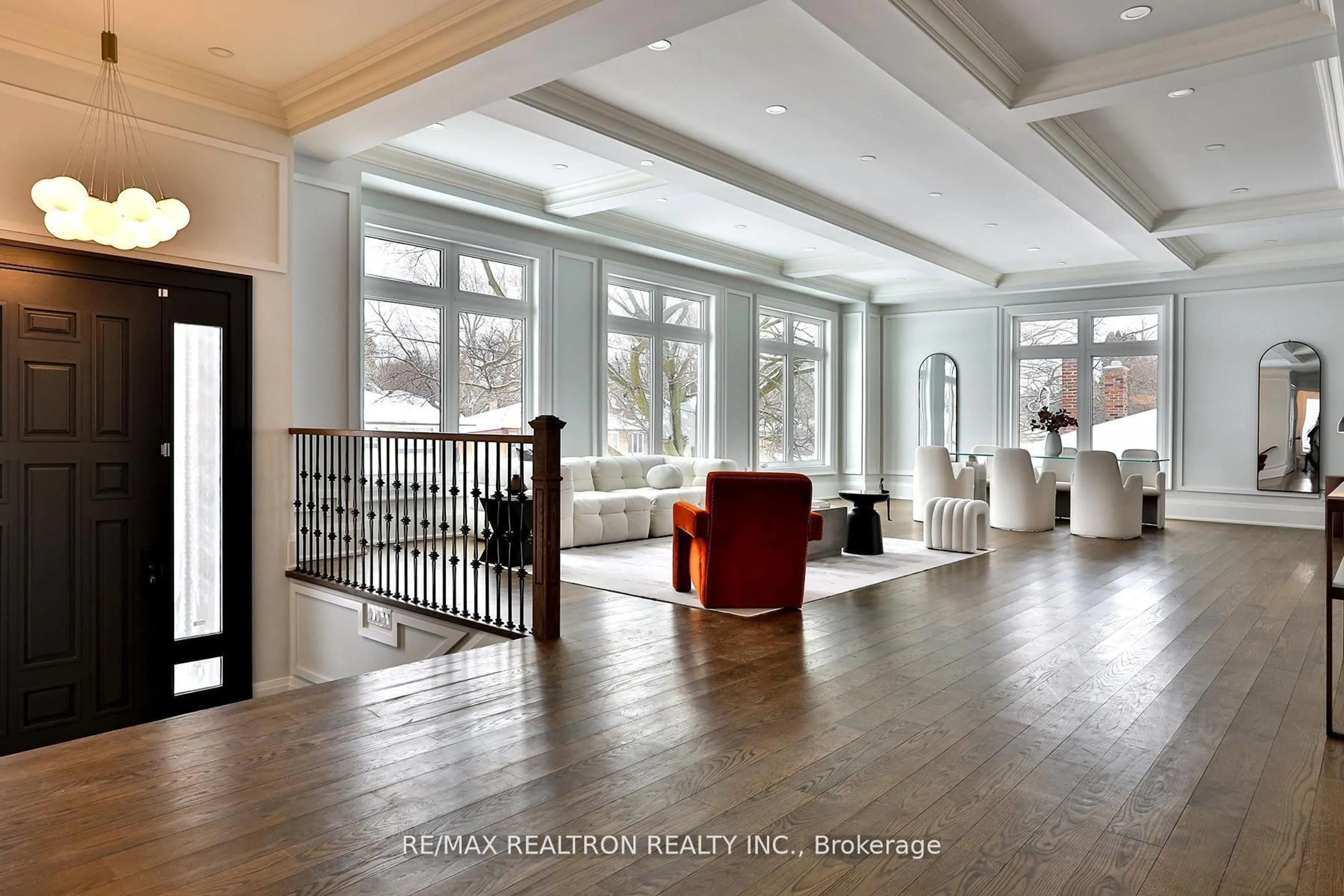 Indoor foyer for 36 Sussex Ave, Richmond Hill Ontario L4C 2E6