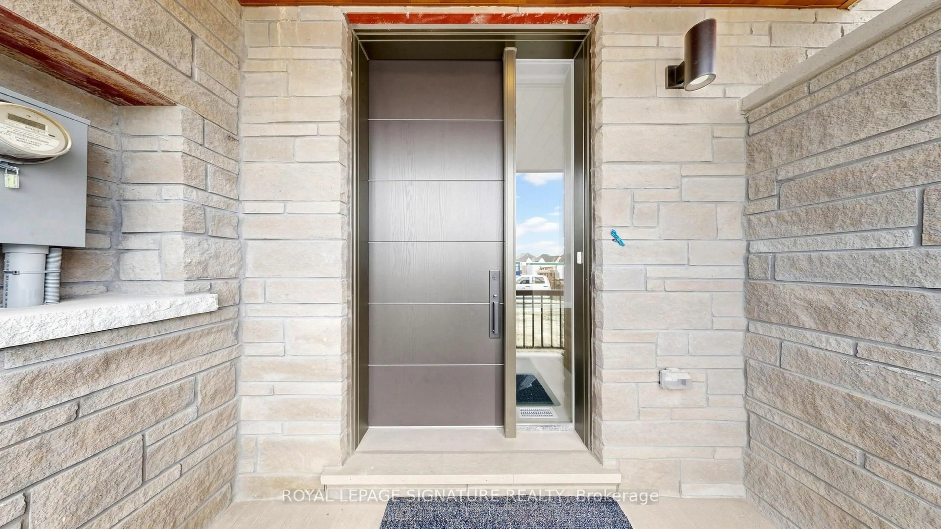 Indoor entryway for 433 York Downs Blvd, Markham Ontario L6C 3R3