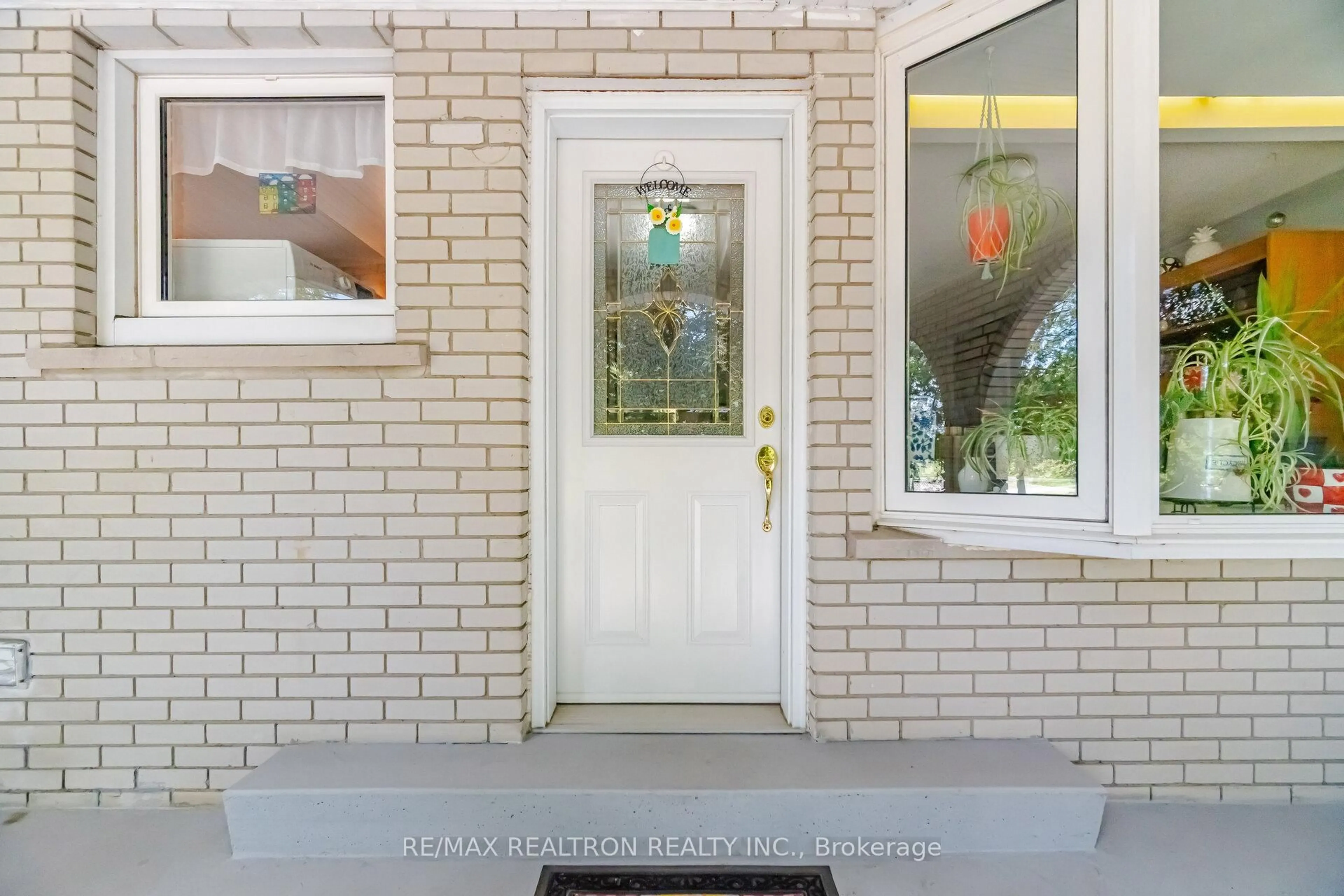 Indoor entryway for 14426 Jane St, King Ontario L7B 1A3