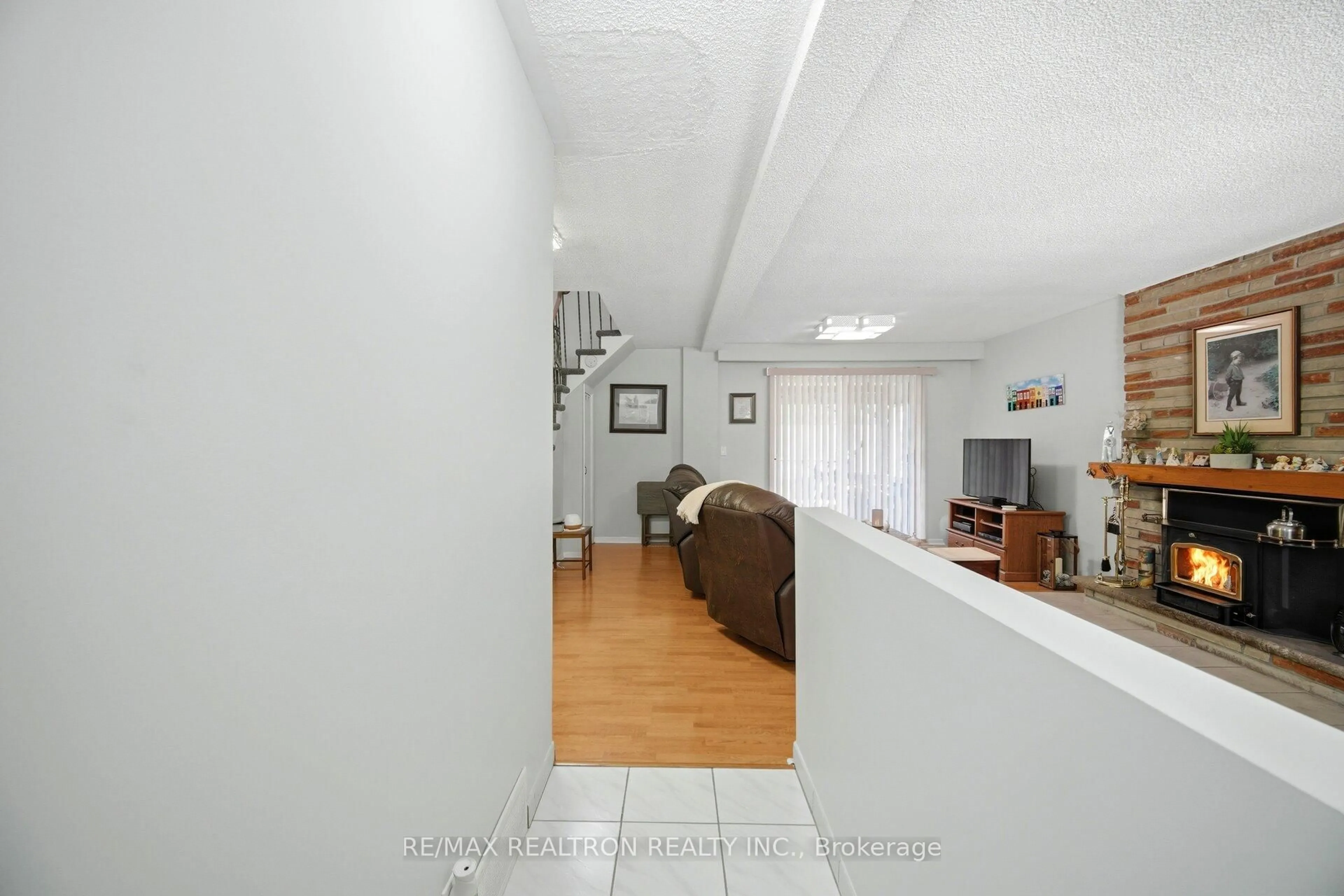 Indoor foyer for 14426 Jane St, King Ontario L7B 1A3