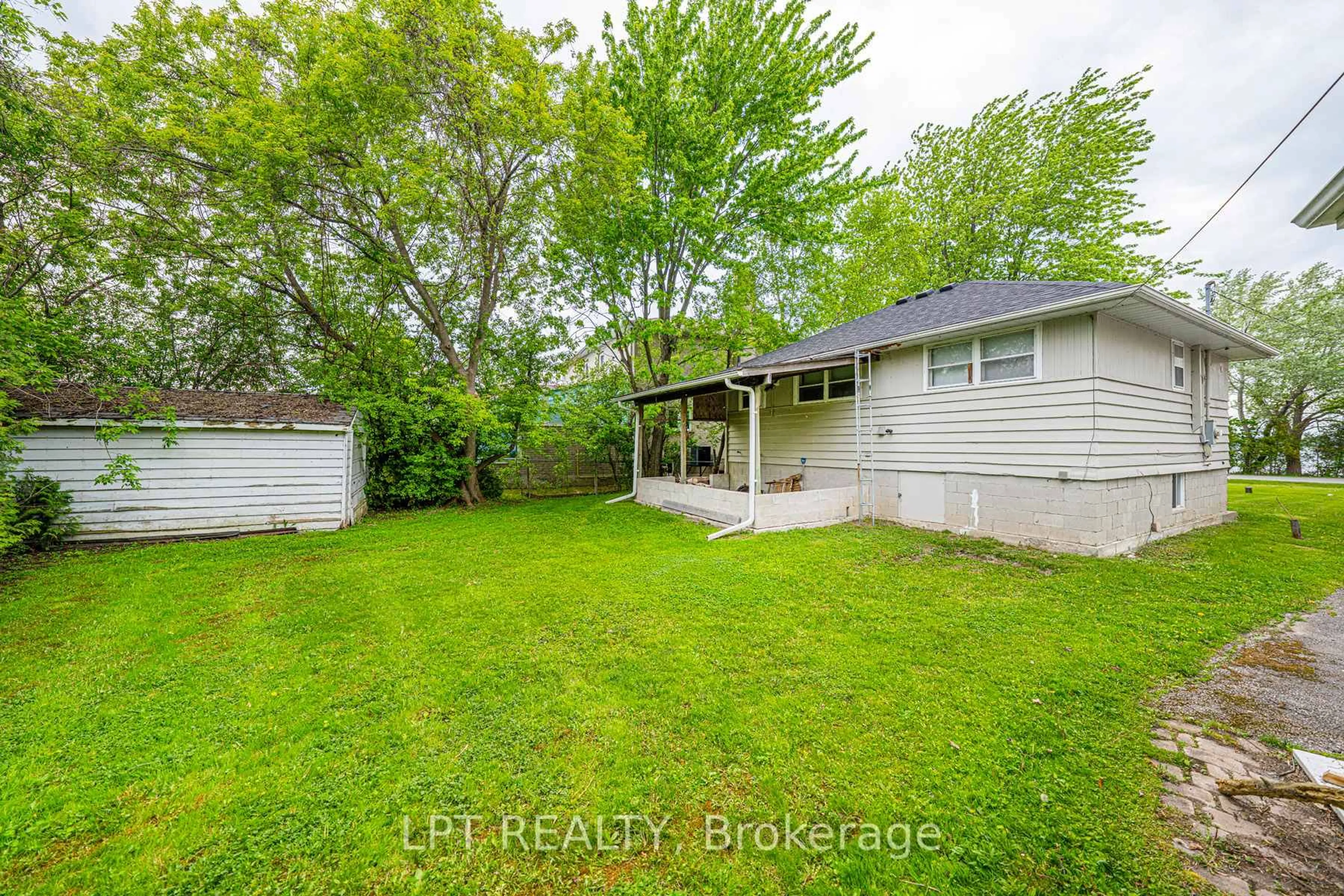 Unknown for 17 Lake Dr, Georgina Ontario L4P 3E9