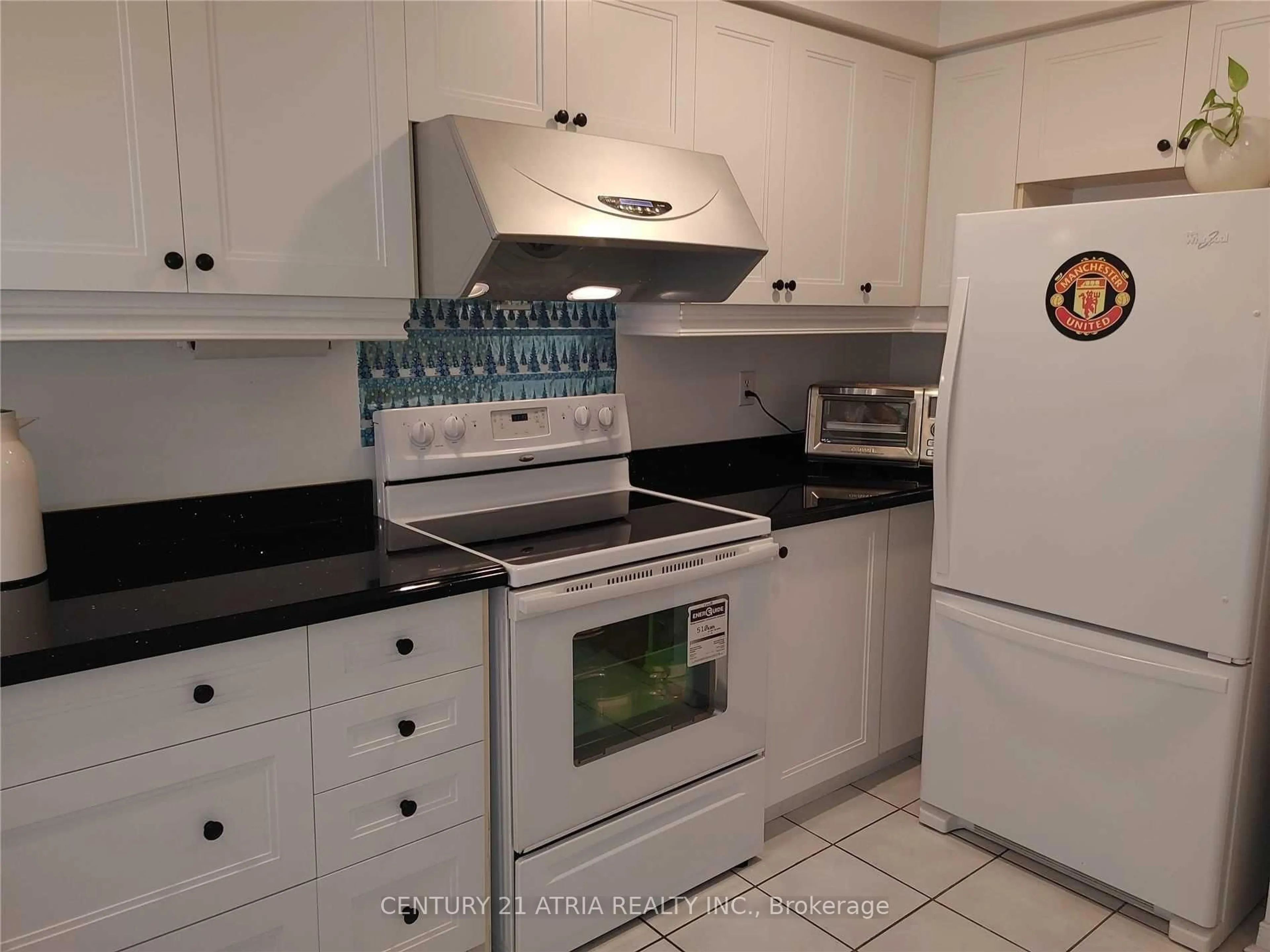 Standard kitchen, ceramic/tile floor for 76 Ellesmere St, Richmond Hill Ontario L4B 4E3