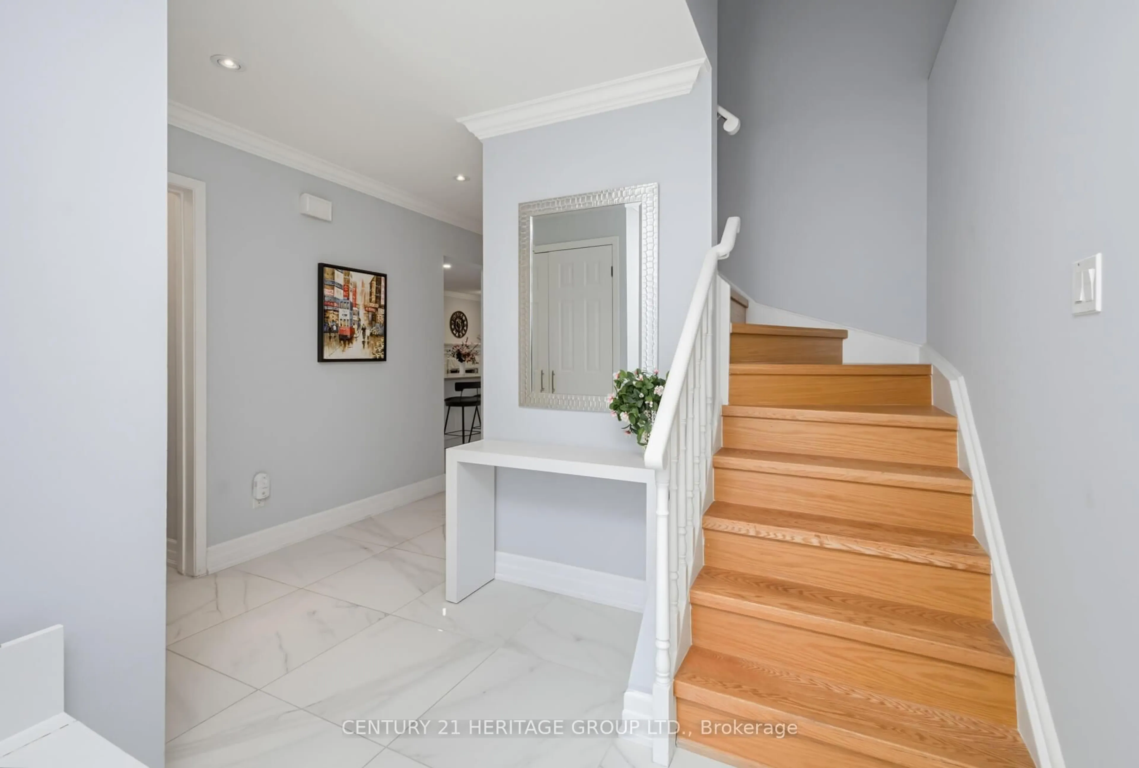 Indoor entryway for 161 Hetherington Cres, Vaughan Ontario L4J 2N1
